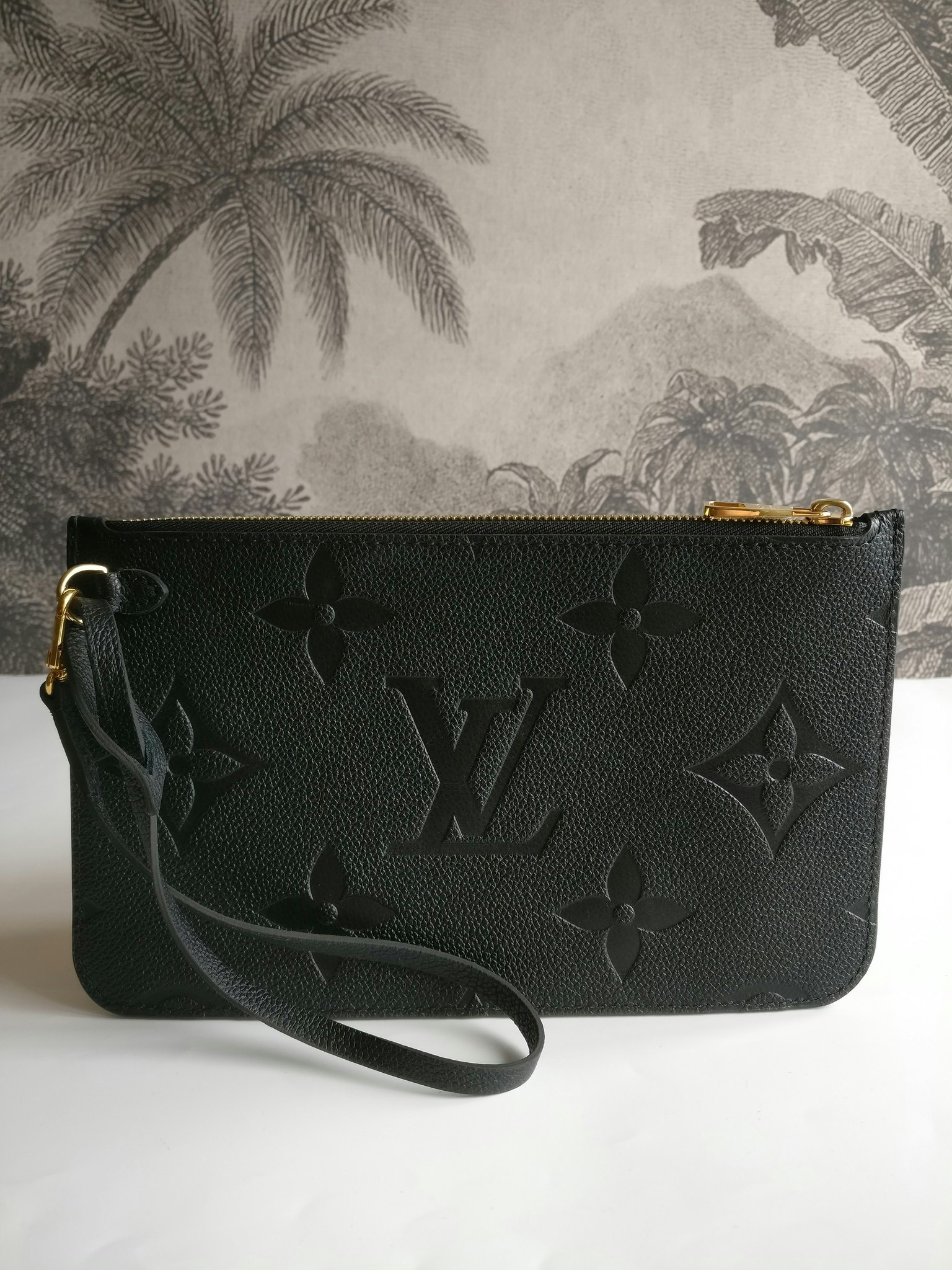 Louis Vuitton Neverfull empreinte clutch
