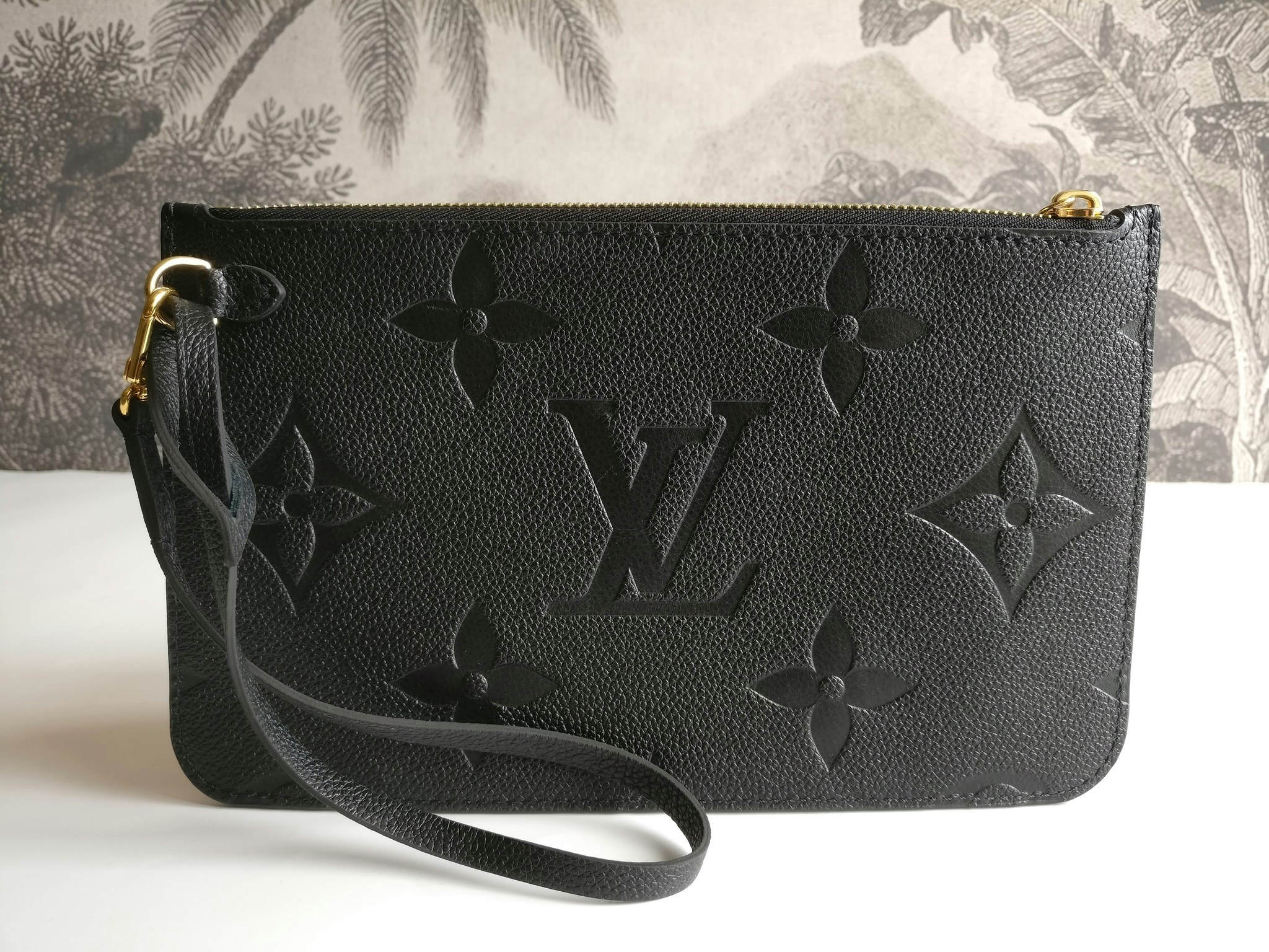 Louis Vuitton Neverfull empreinte clutch