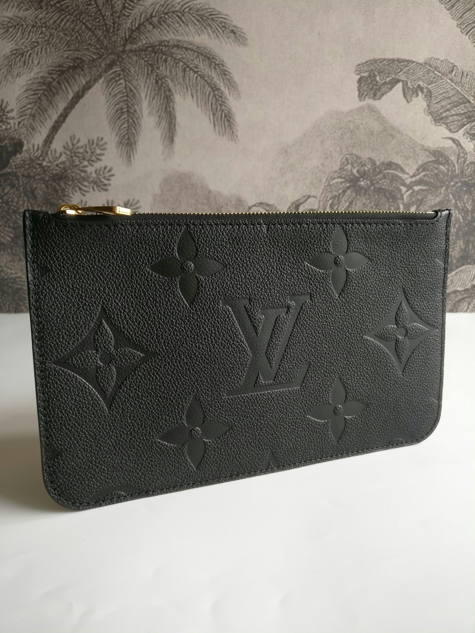 Louis Vuitton Neverfull empreinte clutch