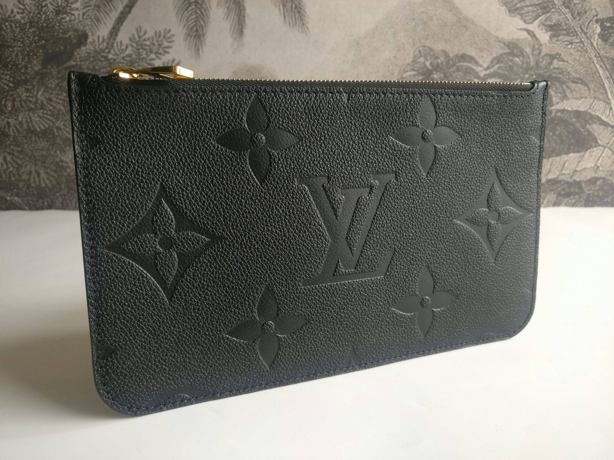 Louis Vuitton Neverfull empreinte clutch
