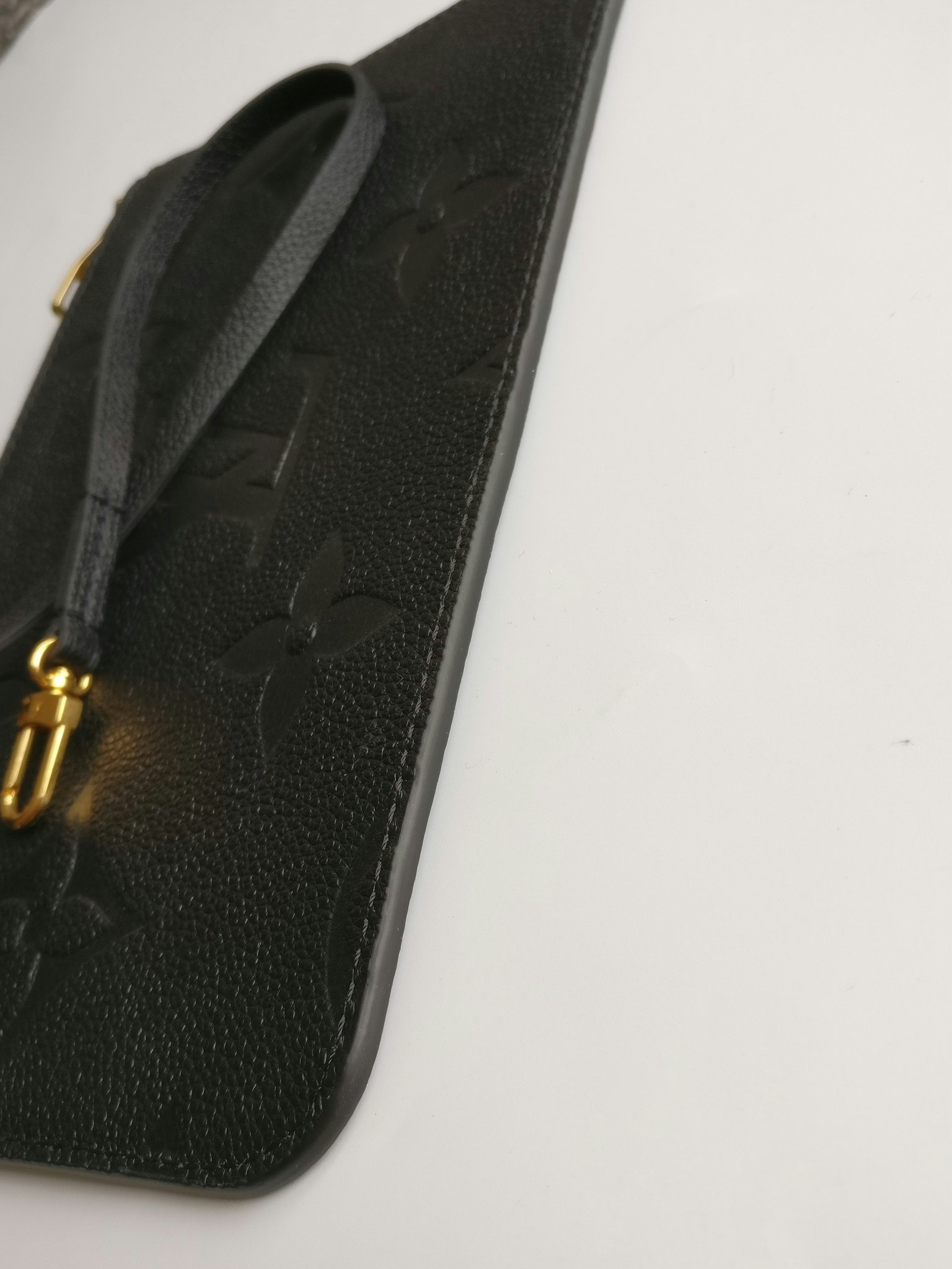 Louis Vuitton Neverfull empreinte clutch