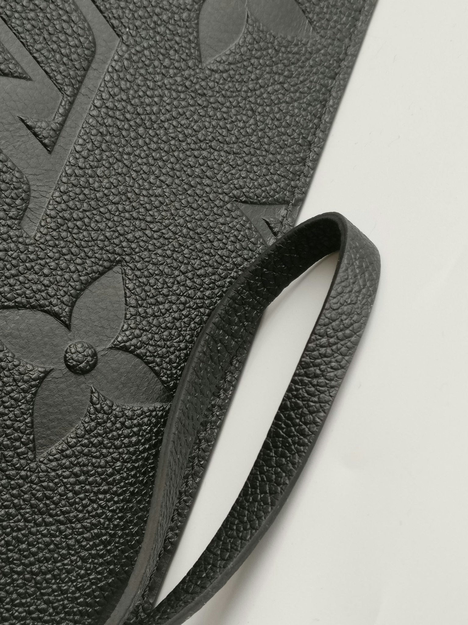 Louis Vuitton Neverfull empreinte clutch