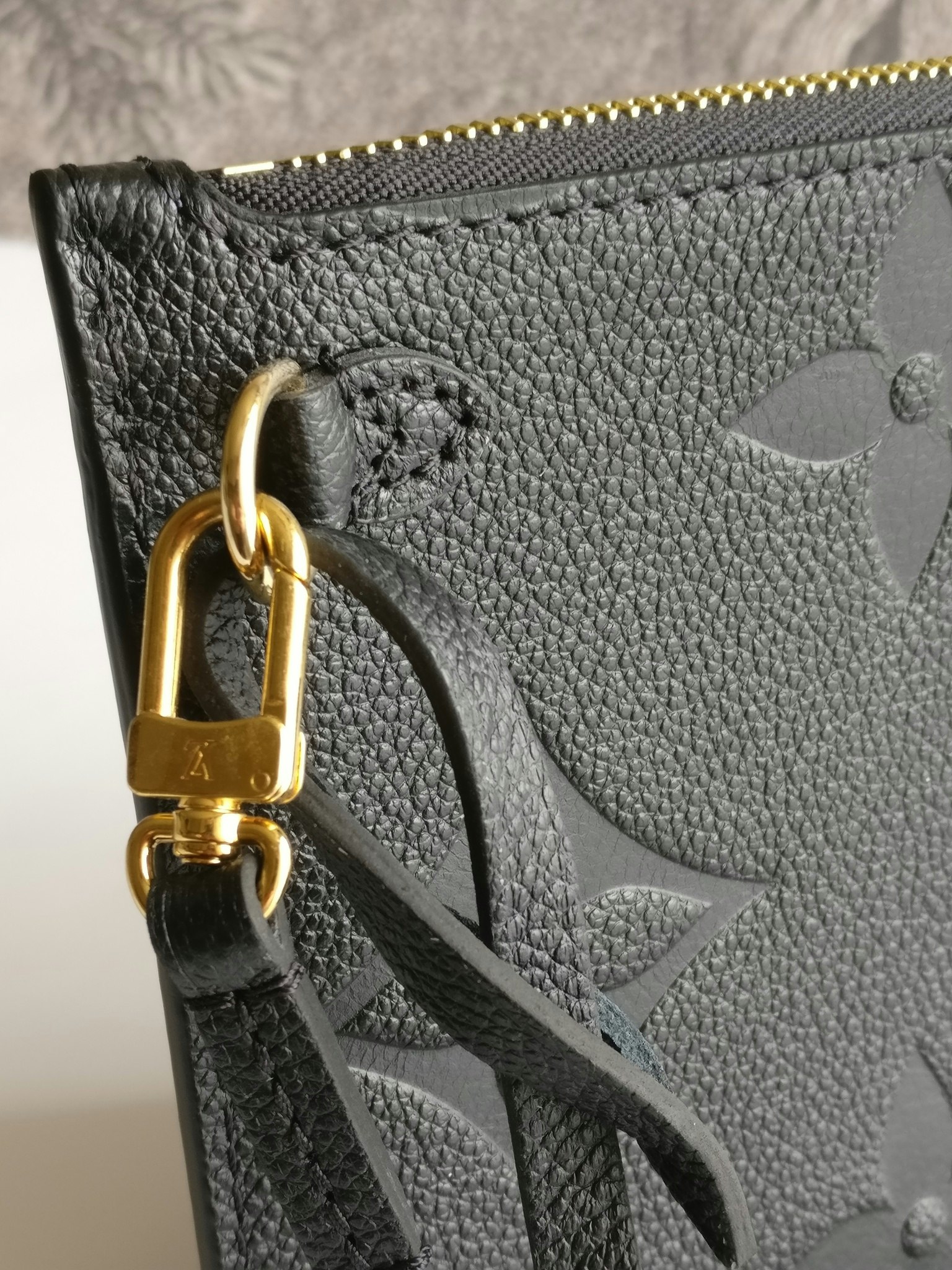 Louis Vuitton Neverfull empreinte clutch