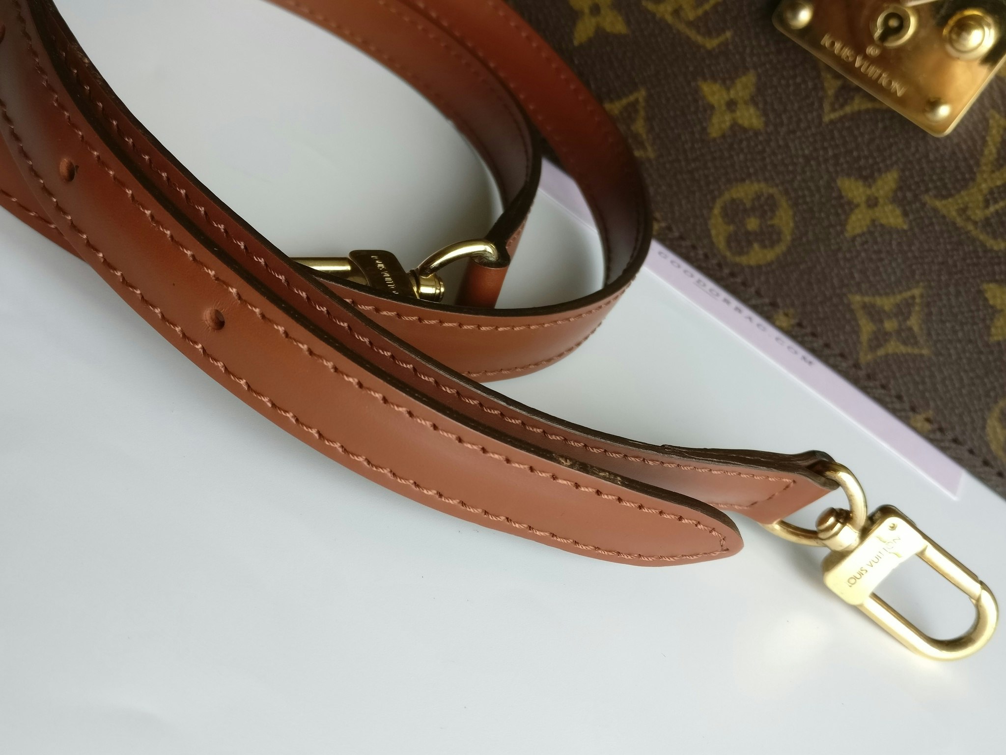 Louis Vuitton Porte Documents Bandouliere