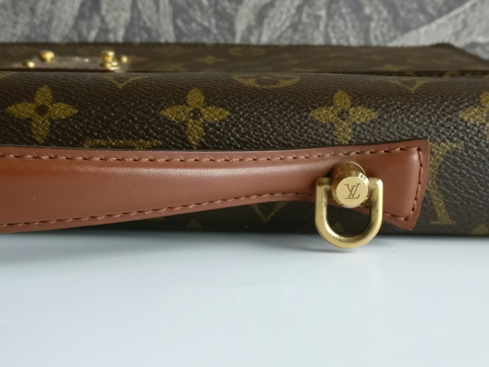 Louis Vuitton Porte Documents Bandouliere