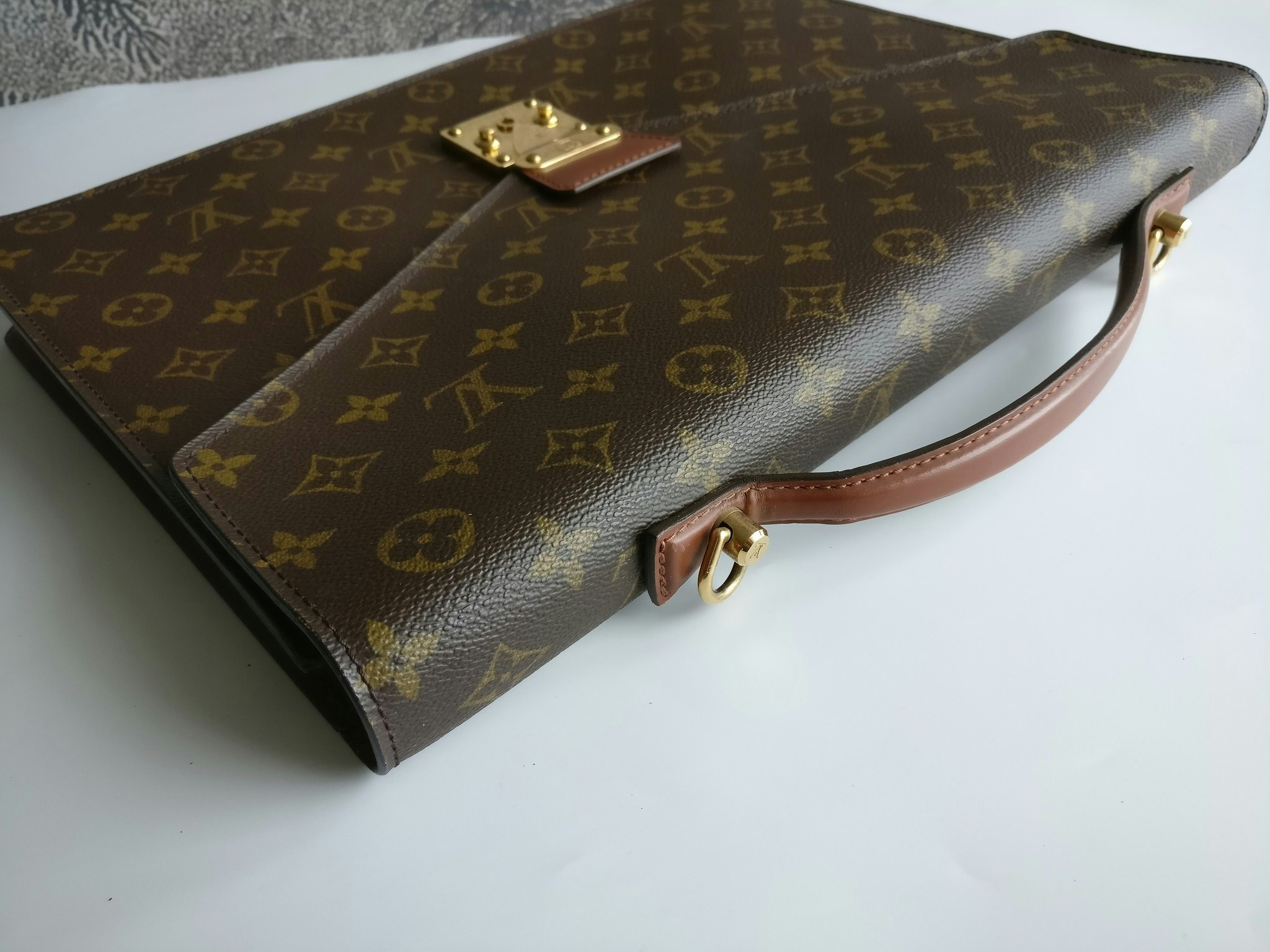 Louis Vuitton Porte Documents Bandouliere