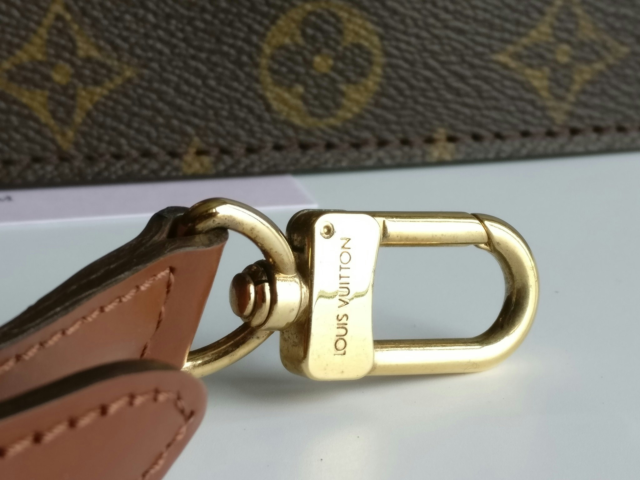 Louis Vuitton Porte Documents Bandouliere