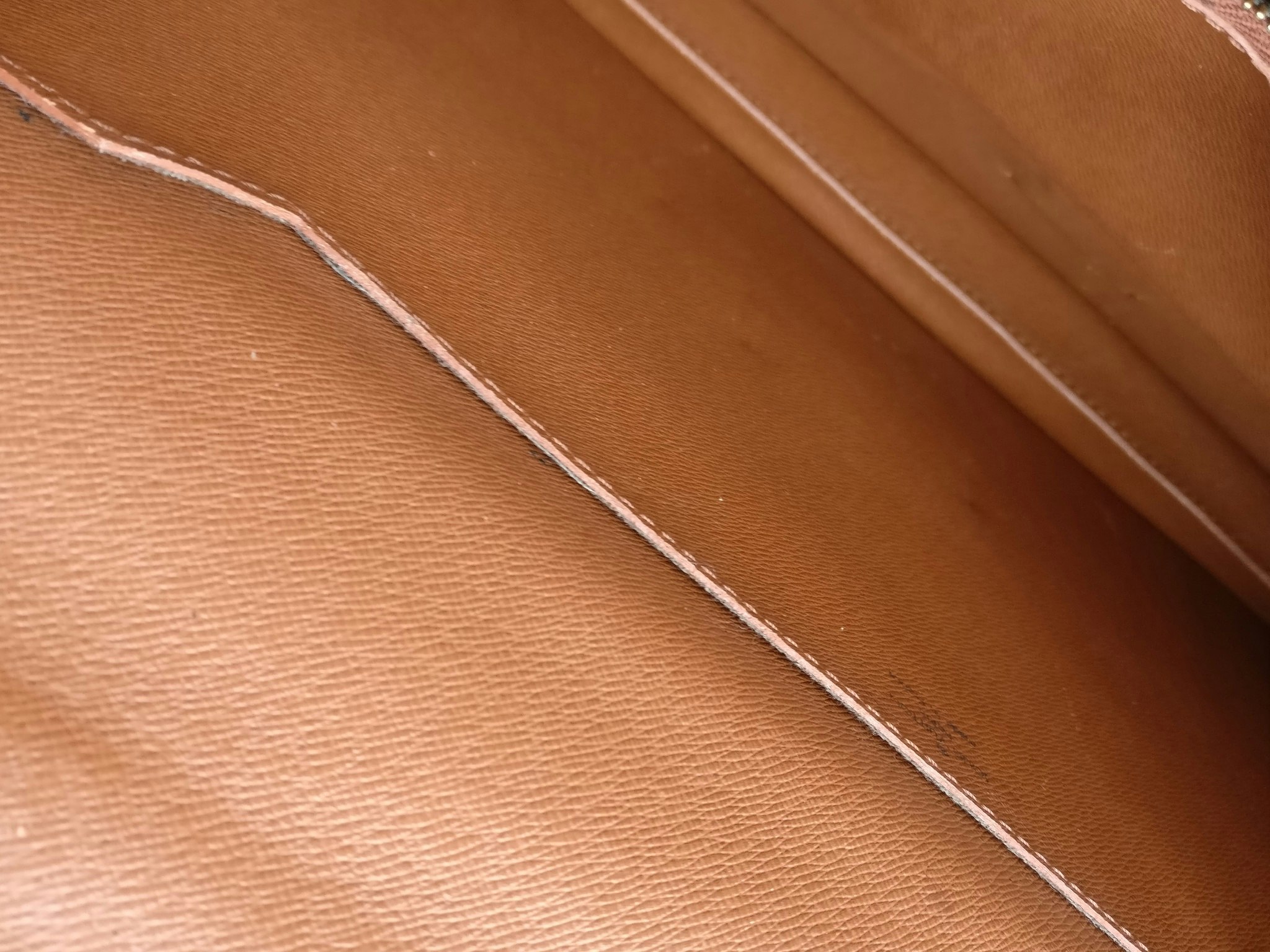 Louis Vuitton Porte Documents Bandouliere