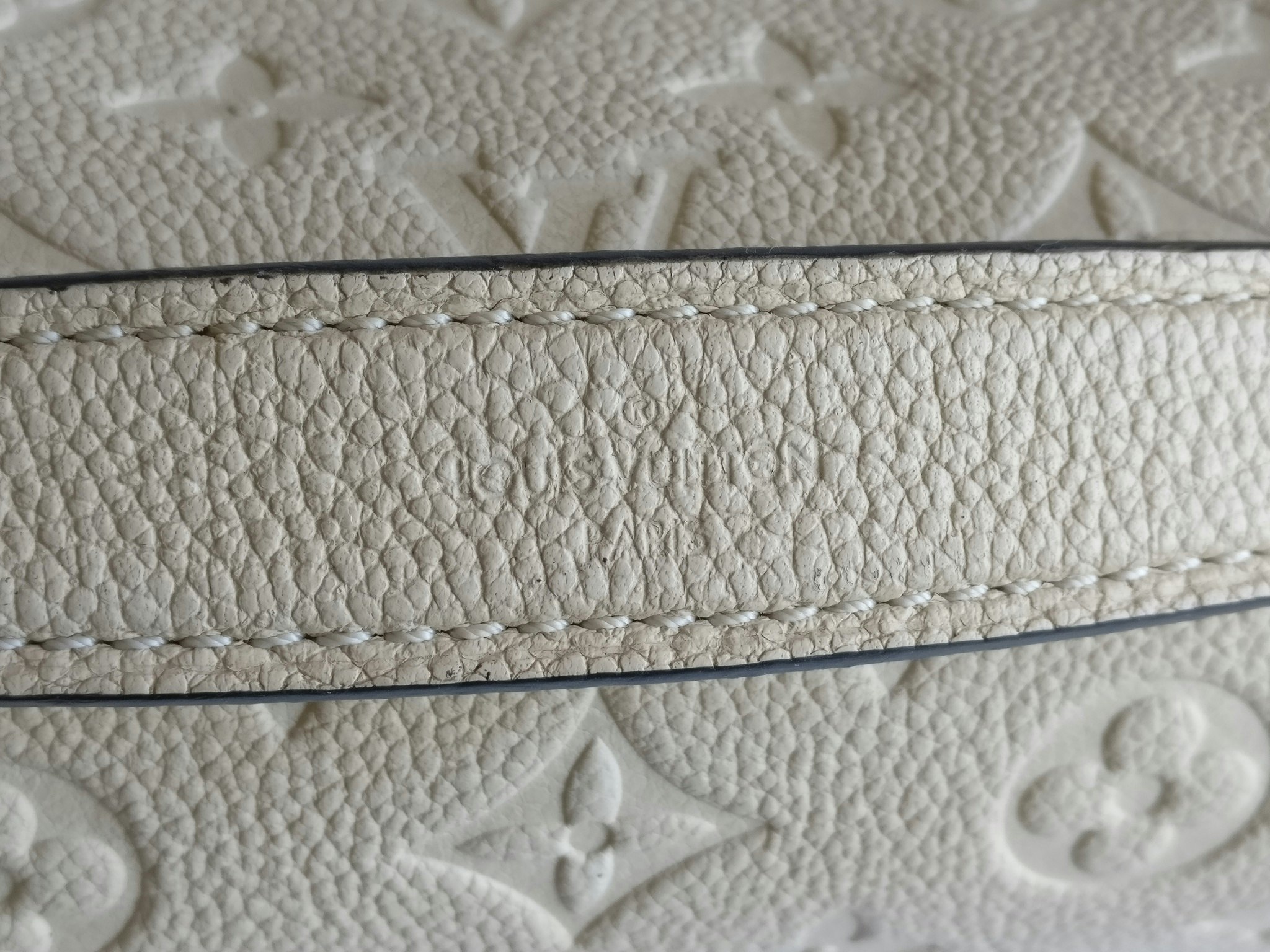 Louis Vuitton Pochette Metis empreinte