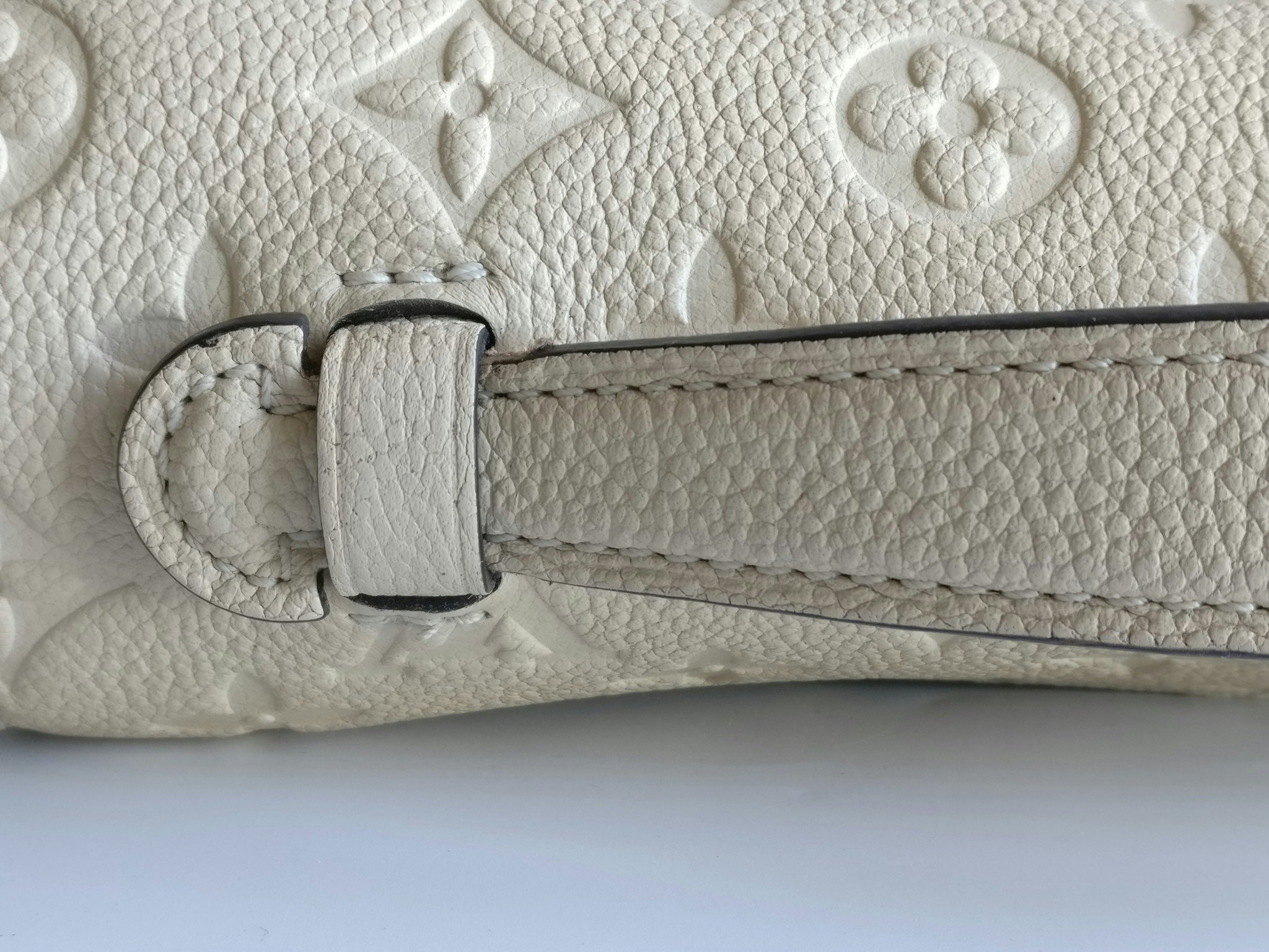 Louis Vuitton Pochette Metis empreinte