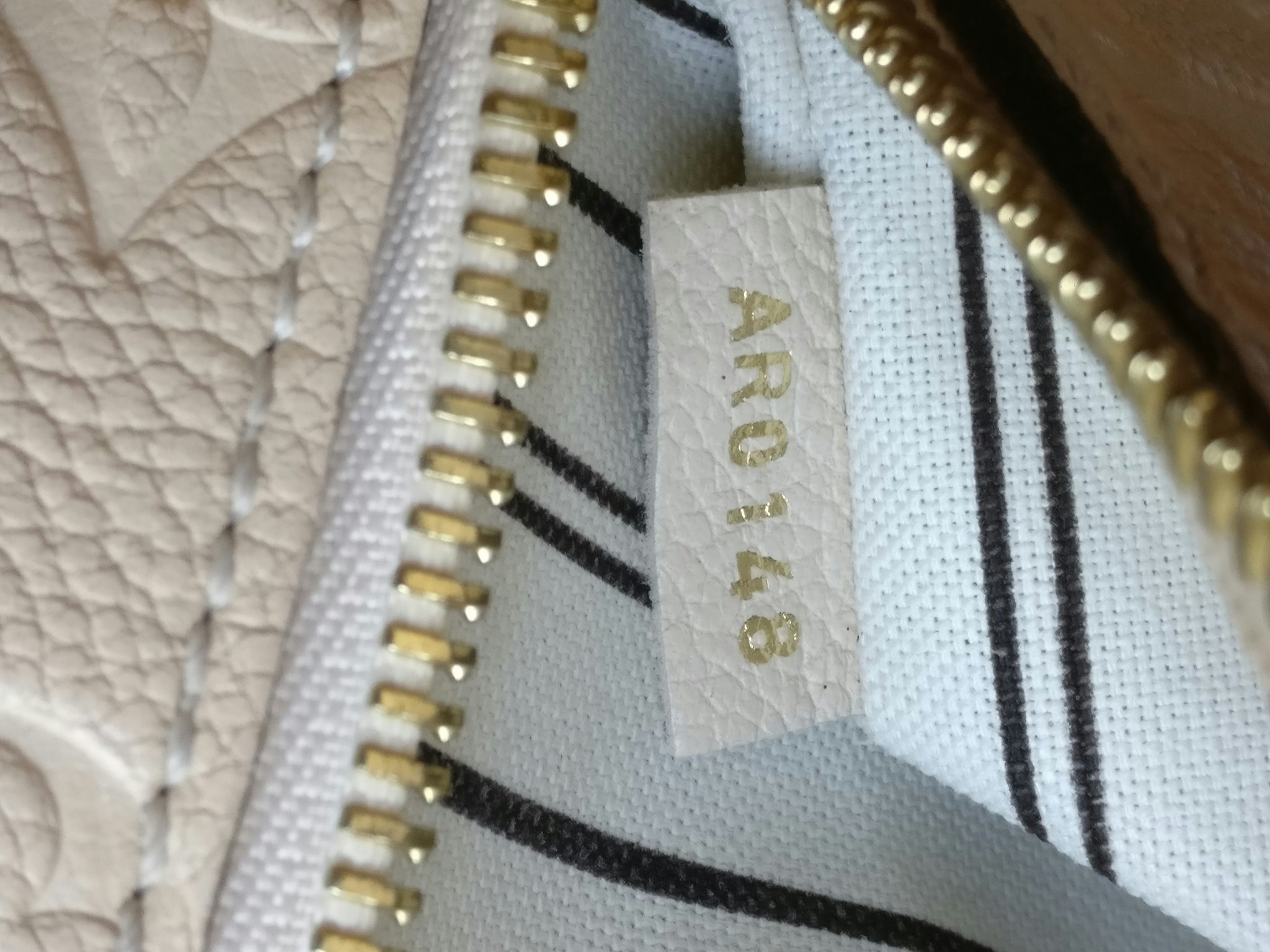 Louis Vuitton Pochette Metis empreinte