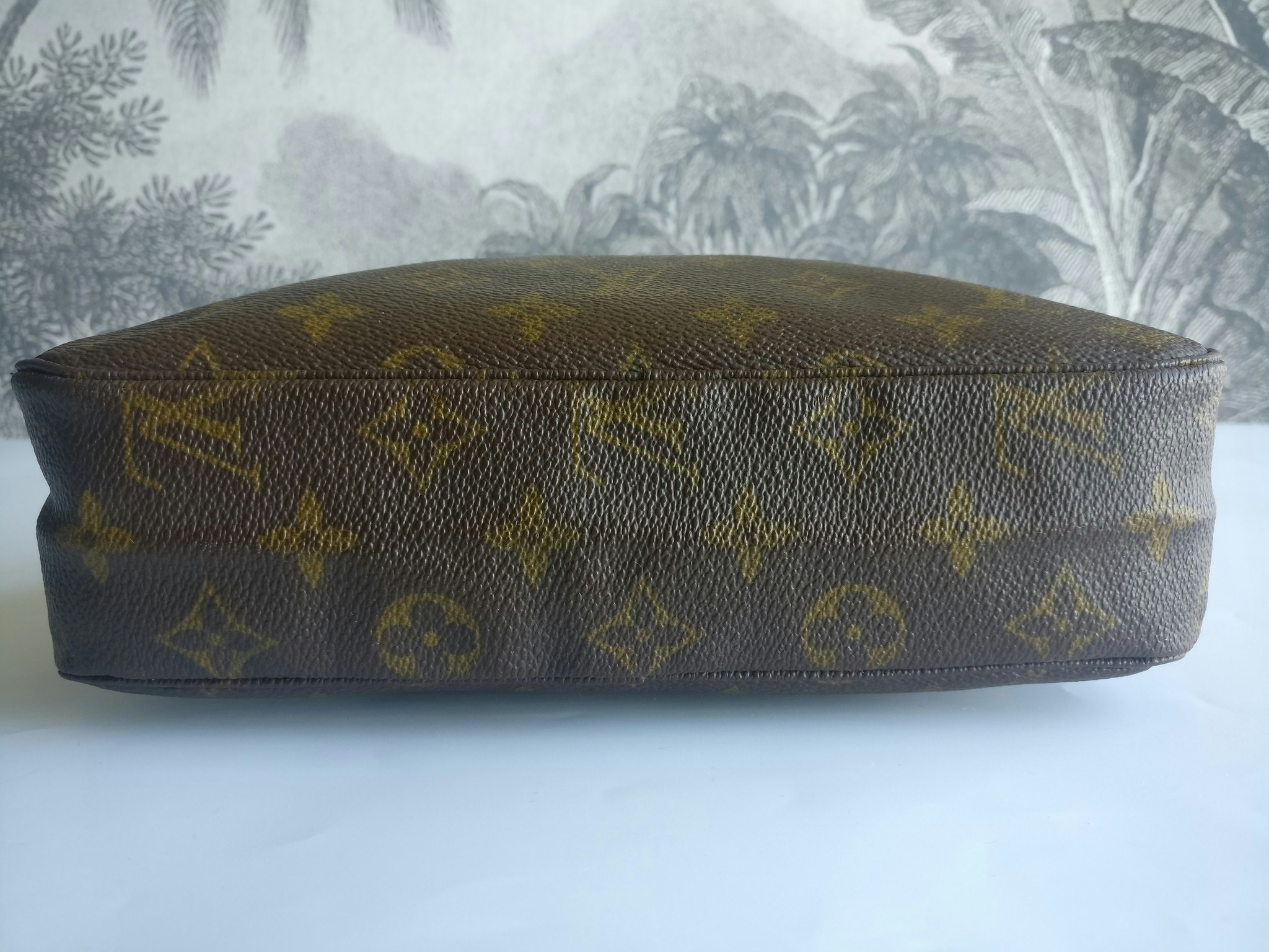 Louis Vuitton Trousse Toilette 23