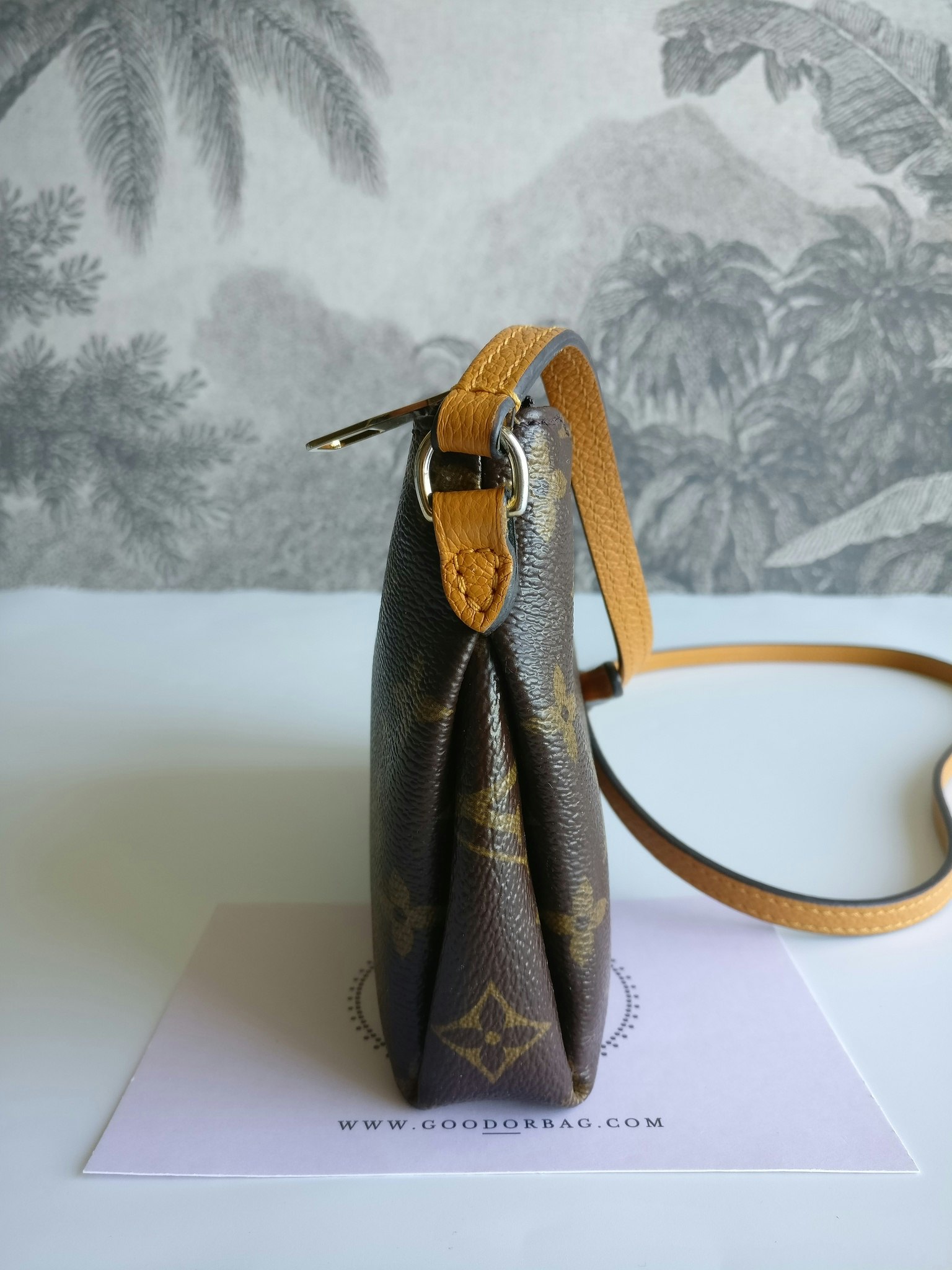 Louis Vuitton Pochette Pallas Uniformes