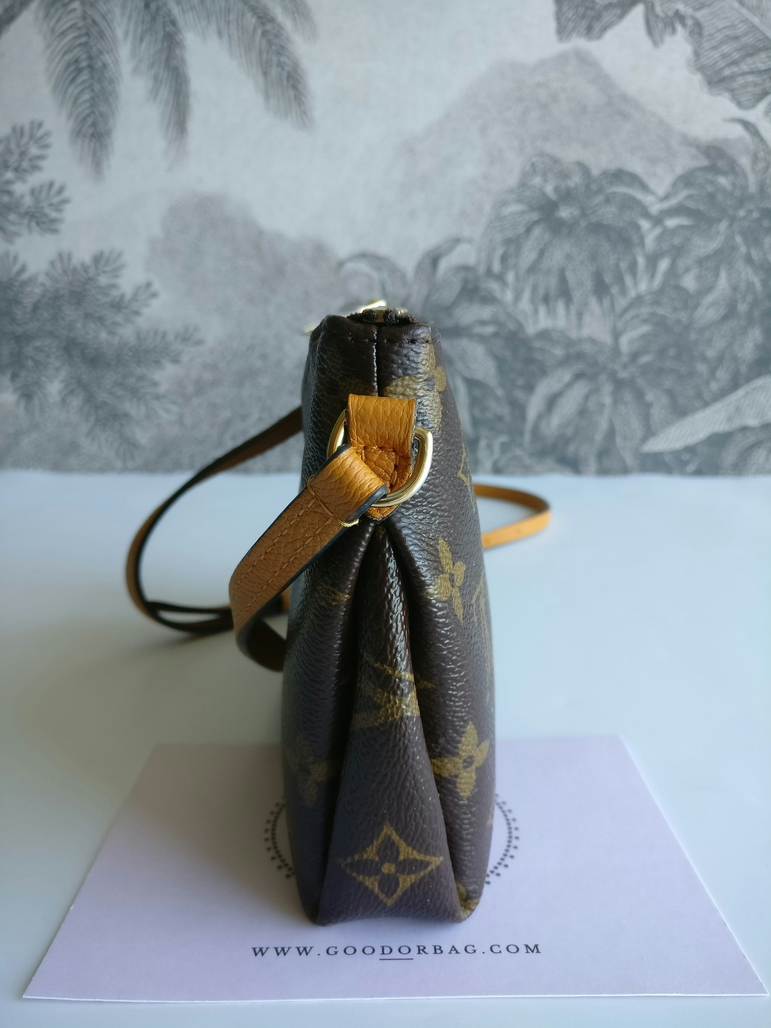 Louis Vuitton Pochette Pallas Uniformes