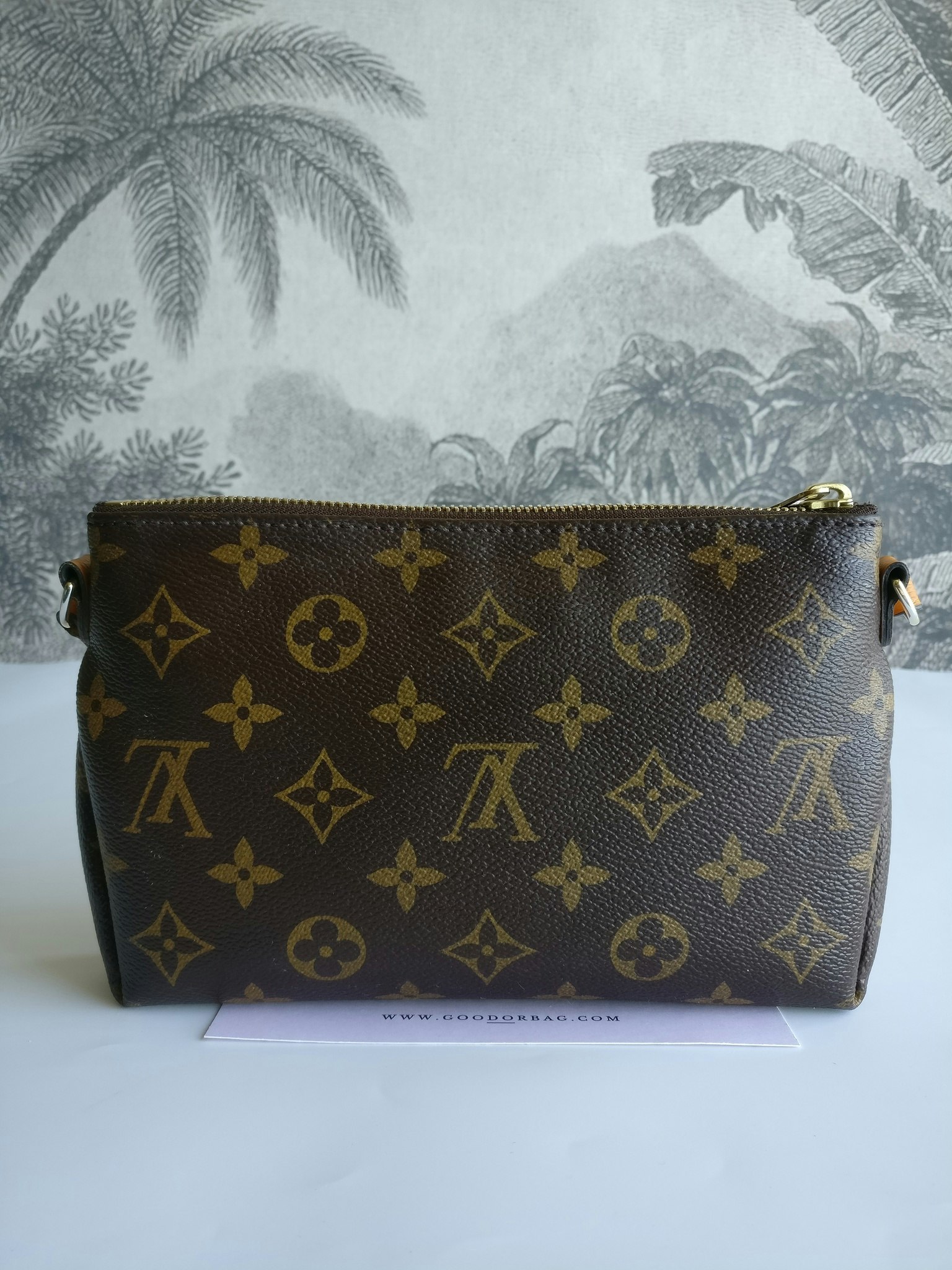 Louis Vuitton Pochette Pallas Uniformes