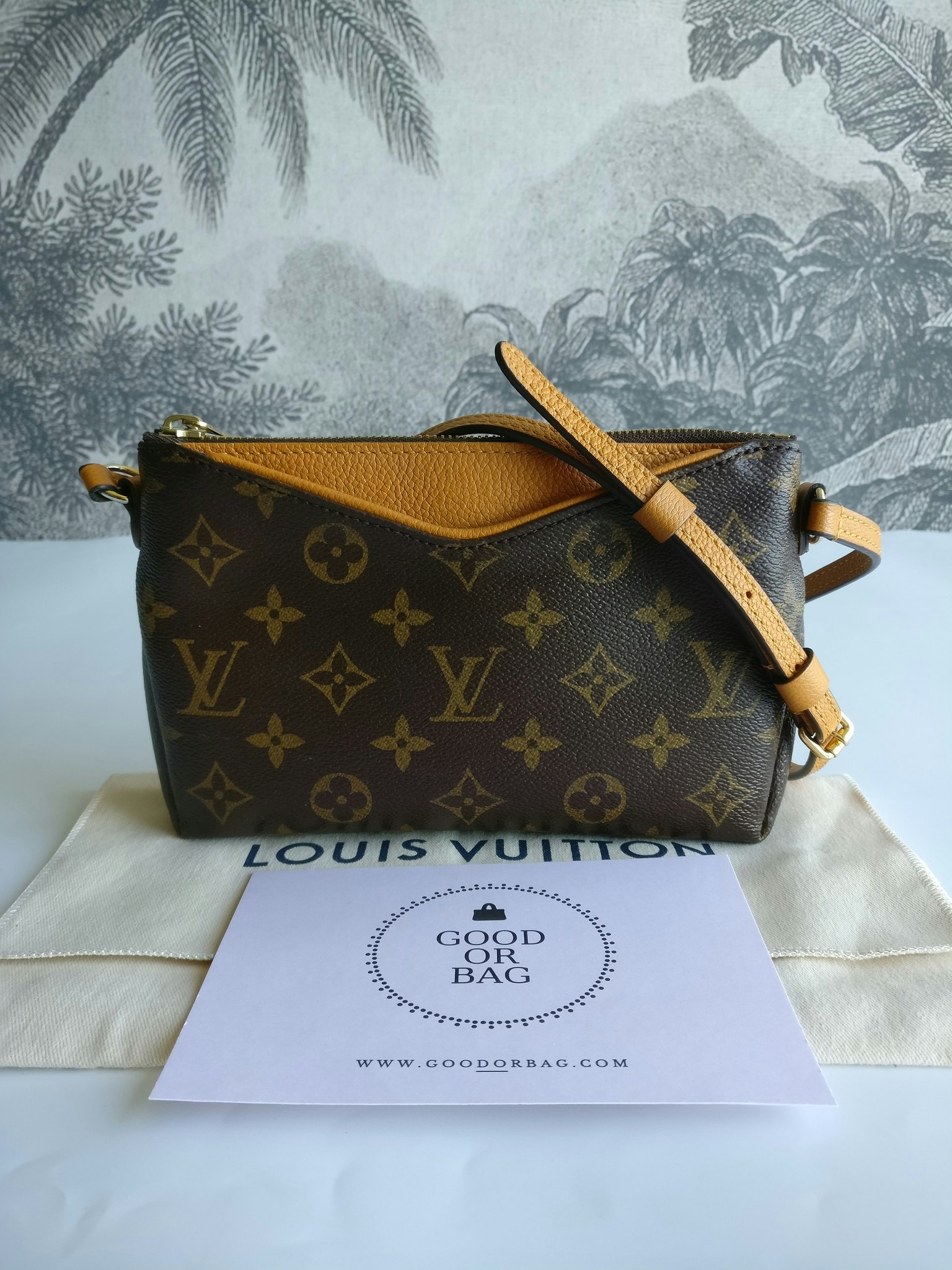 Louis Vuitton Pochette Pallas Uniformes