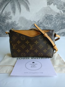 Louis Vuitton Pochette Pallas Uniformes