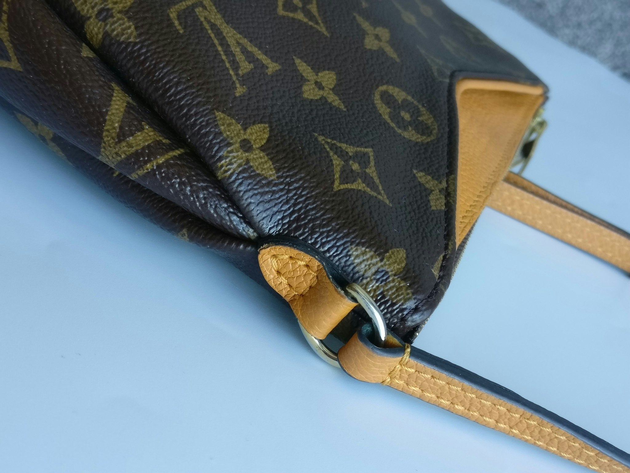 Louis Vuitton Pochette Pallas Uniformes