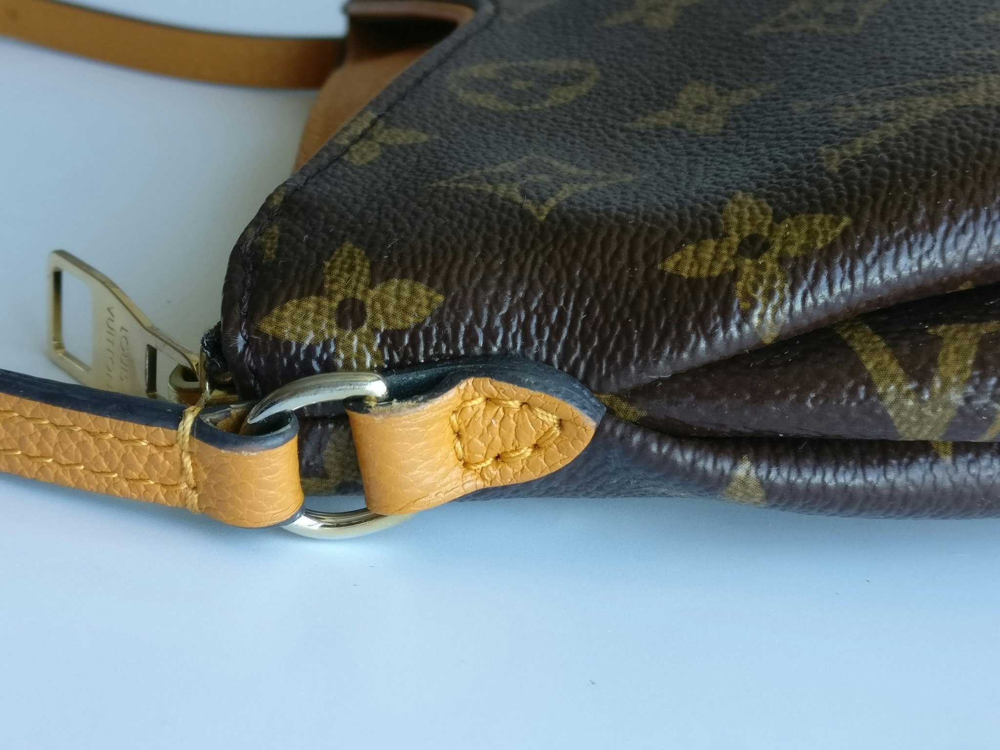 Louis Vuitton Pochette Pallas Uniformes