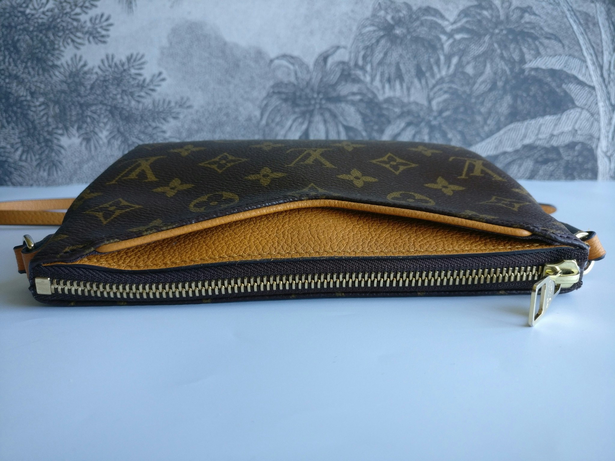 Louis Vuitton Pochette Pallas Uniformes