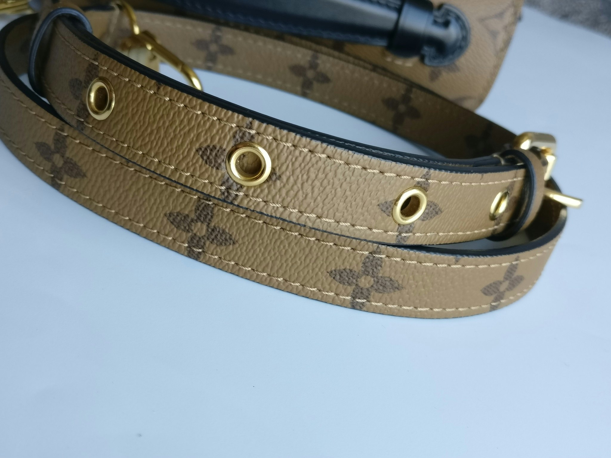 Louis Vuitton Pochette Metis Reverse Monogram