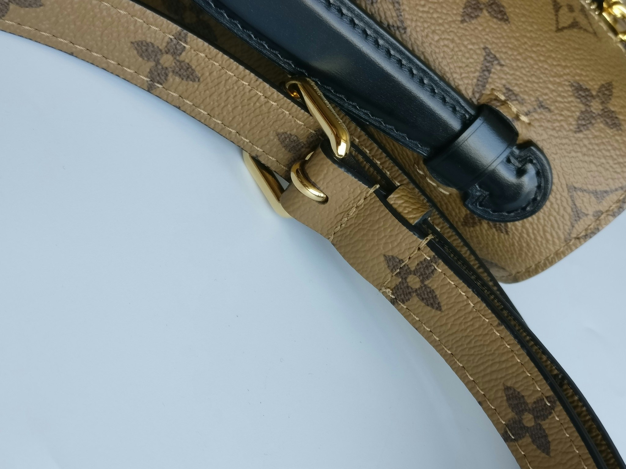 Louis Vuitton Pochette Metis Reverse Monogram