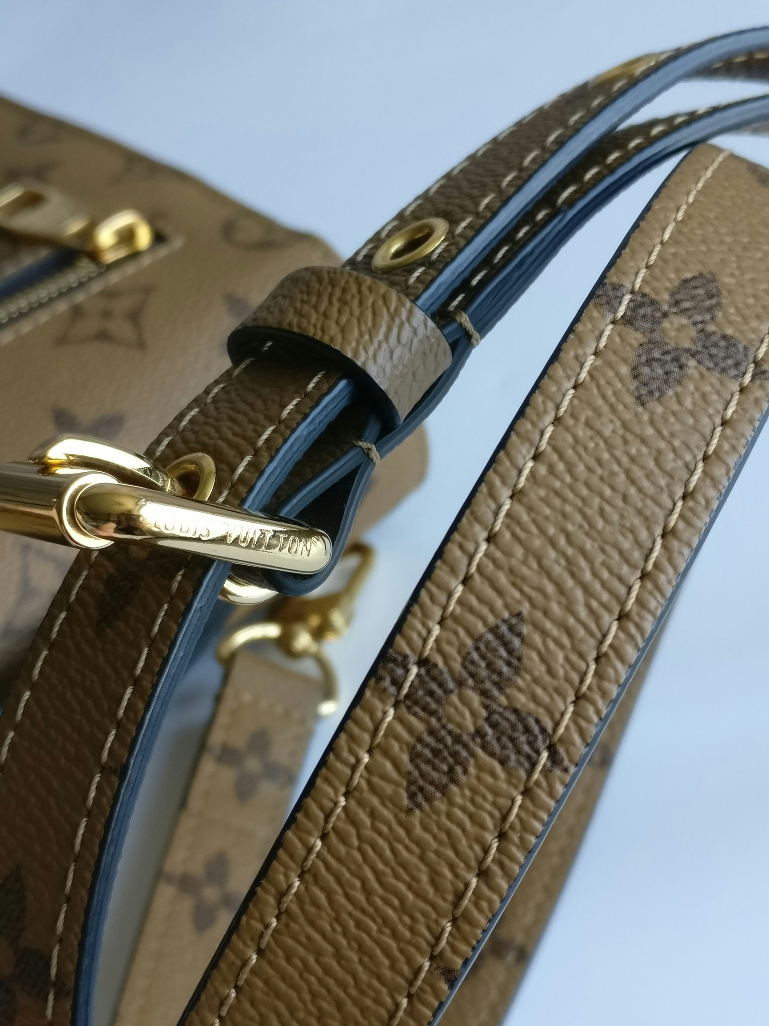 Louis Vuitton Pochette Metis Reverse Monogram