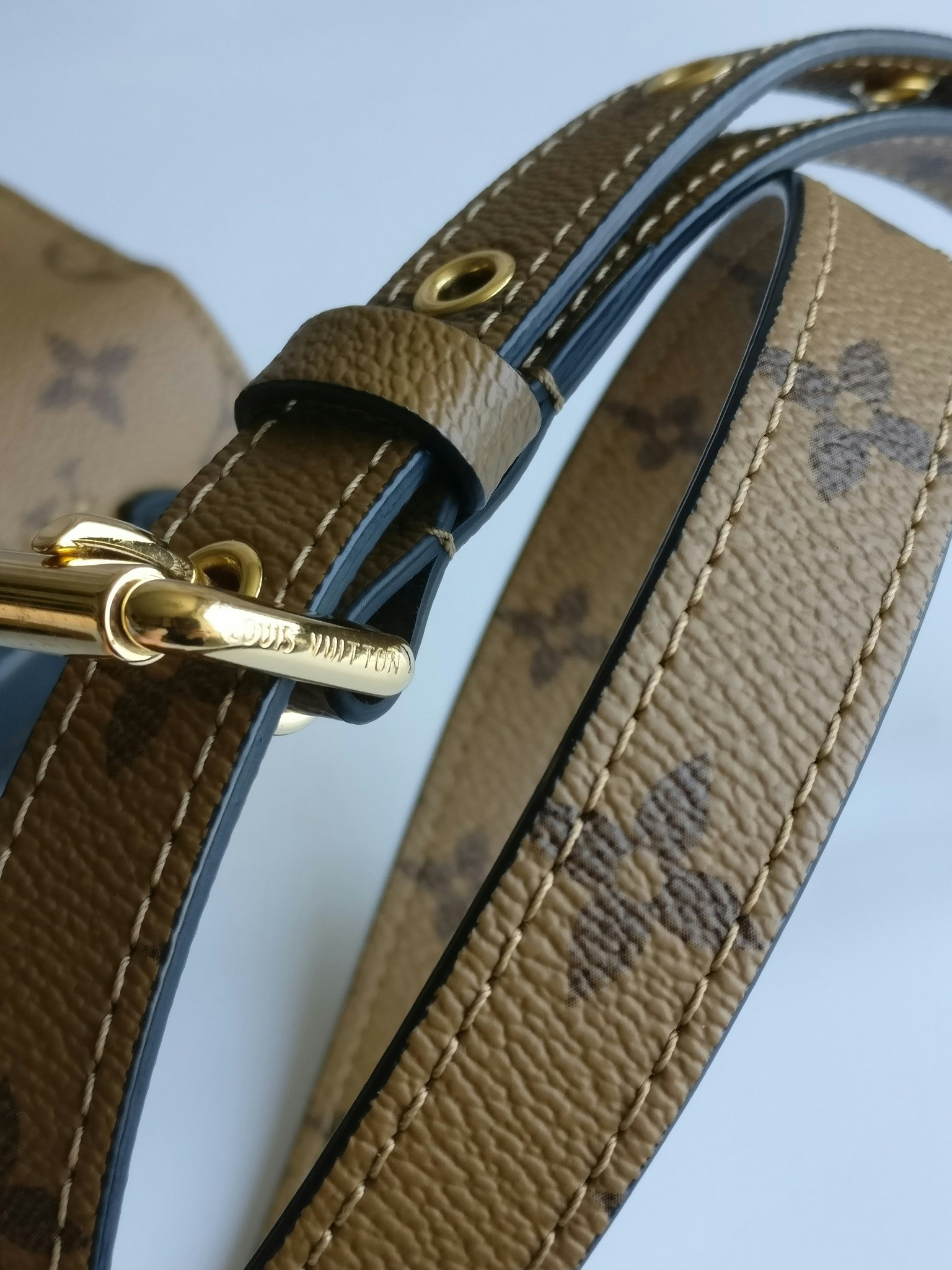 Louis Vuitton Pochette Metis Reverse Monogram