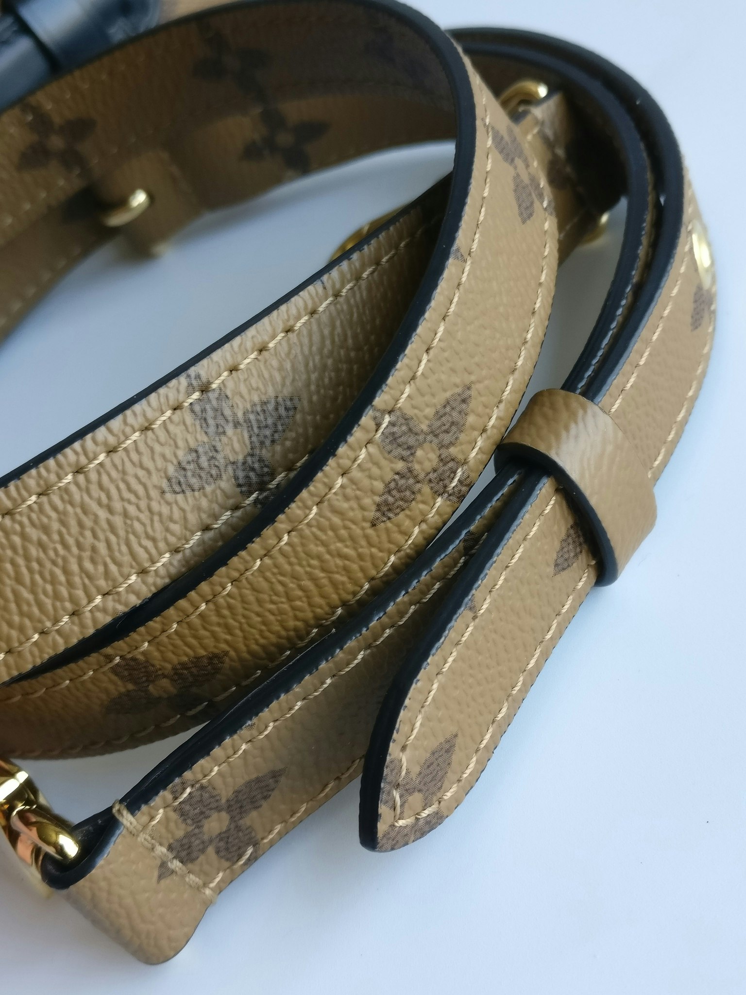 Louis Vuitton Pochette Metis Reverse Monogram
