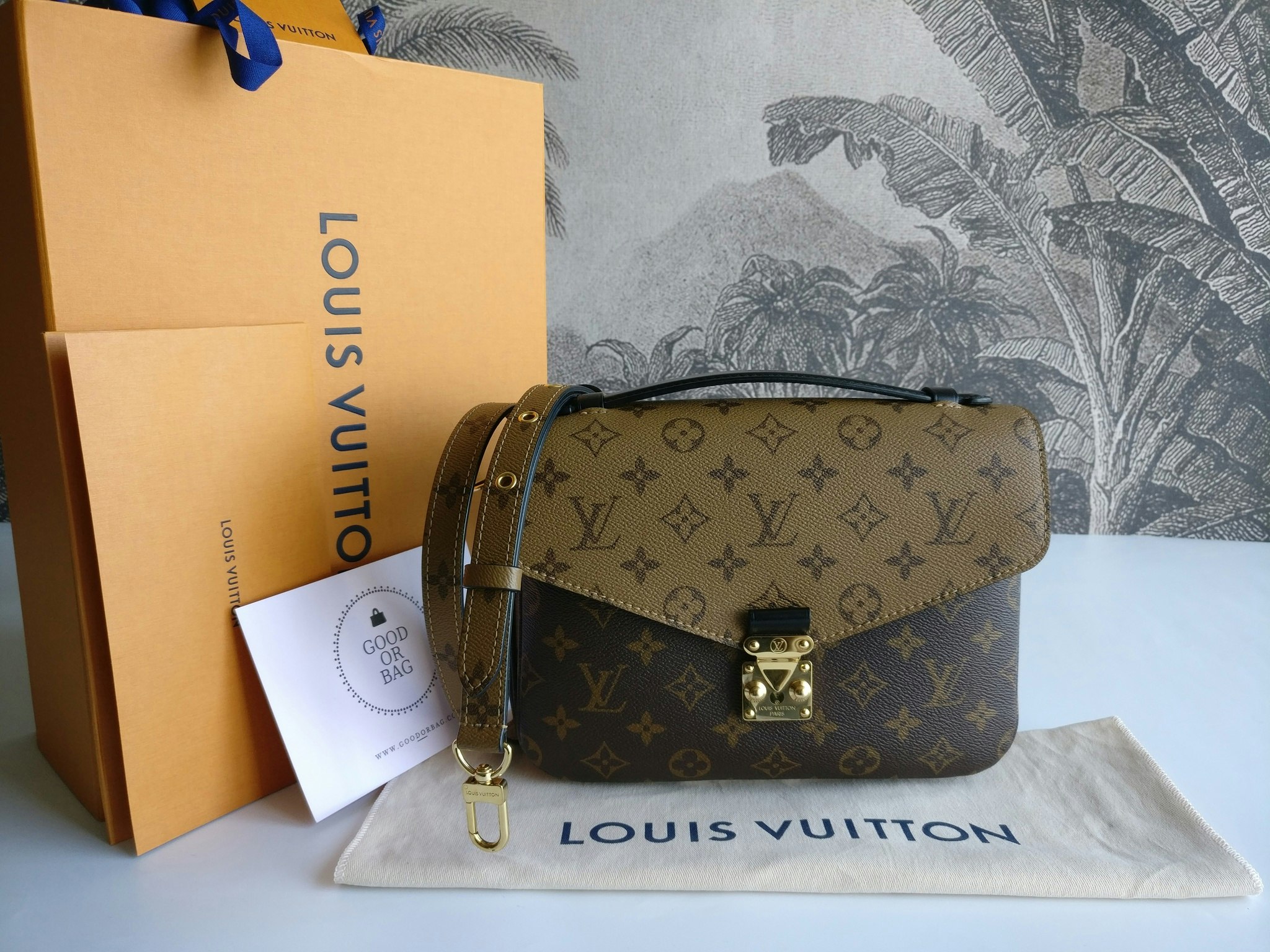 Louis Vuitton Pochette Metis Reverse Monogram