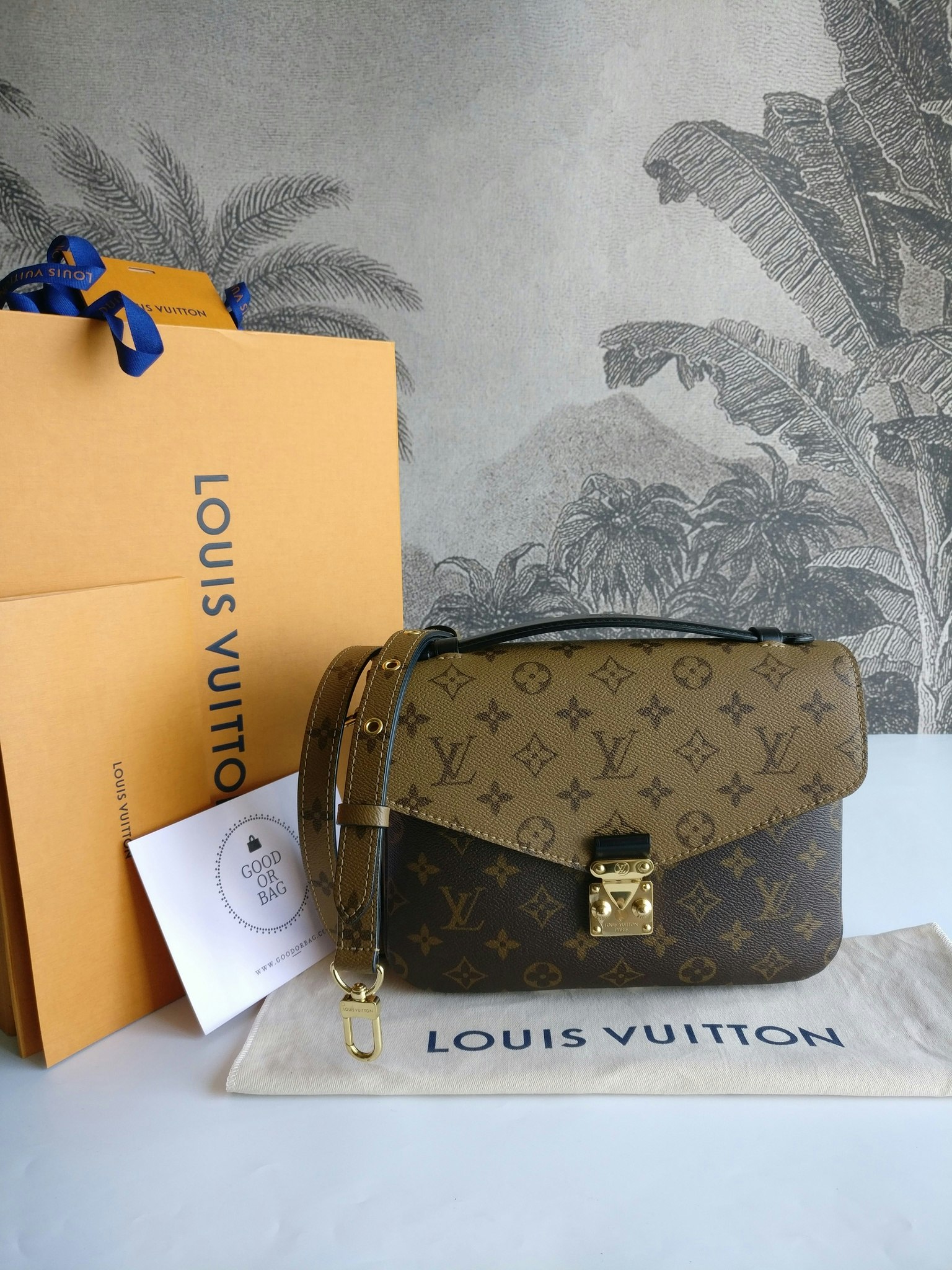 Louis Vuitton Pochette Metis Reverse Monogram