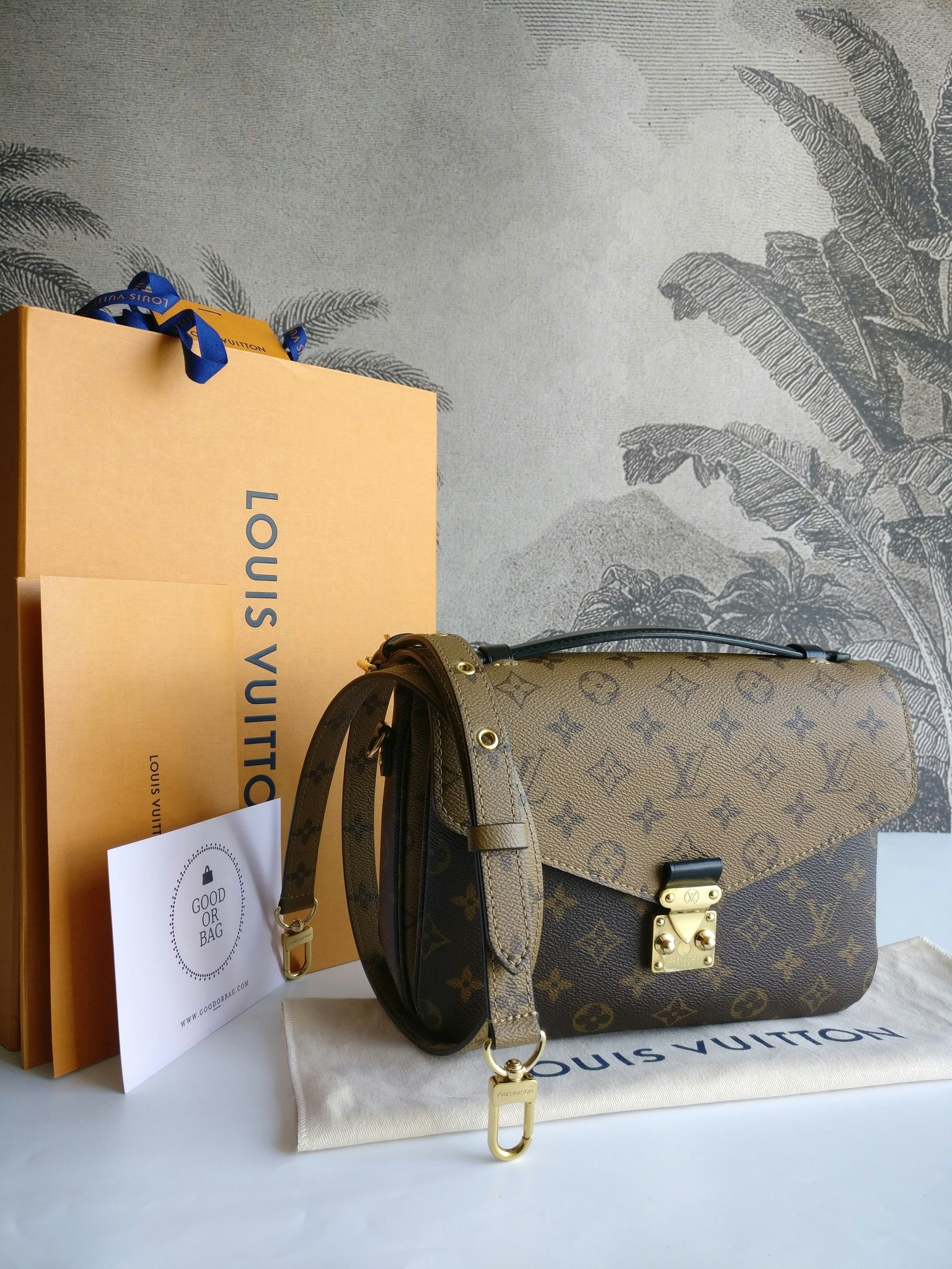 Louis Vuitton Pochette Metis Reverse Monogram