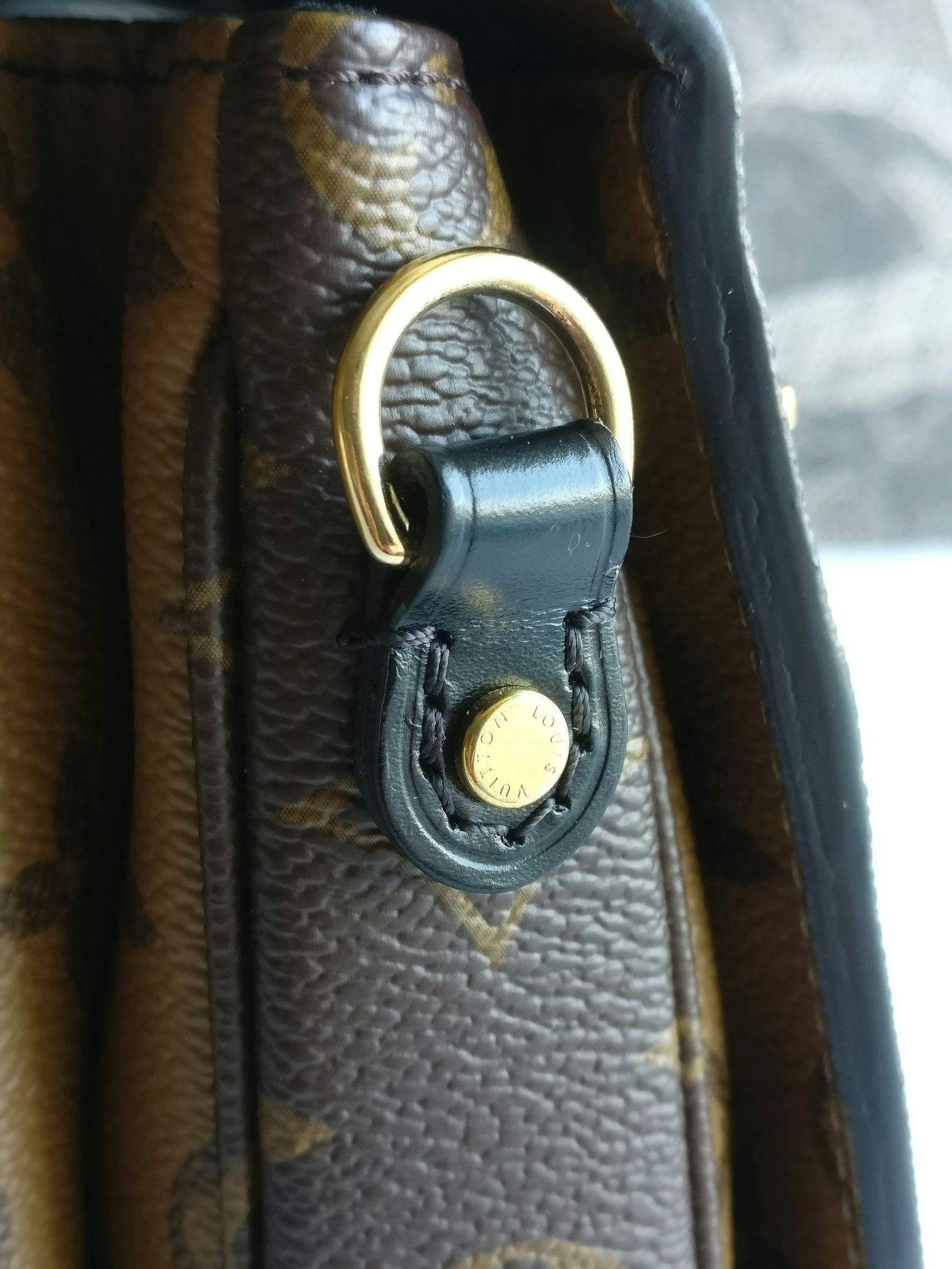 Louis Vuitton Pochette Metis Reverse Monogram
