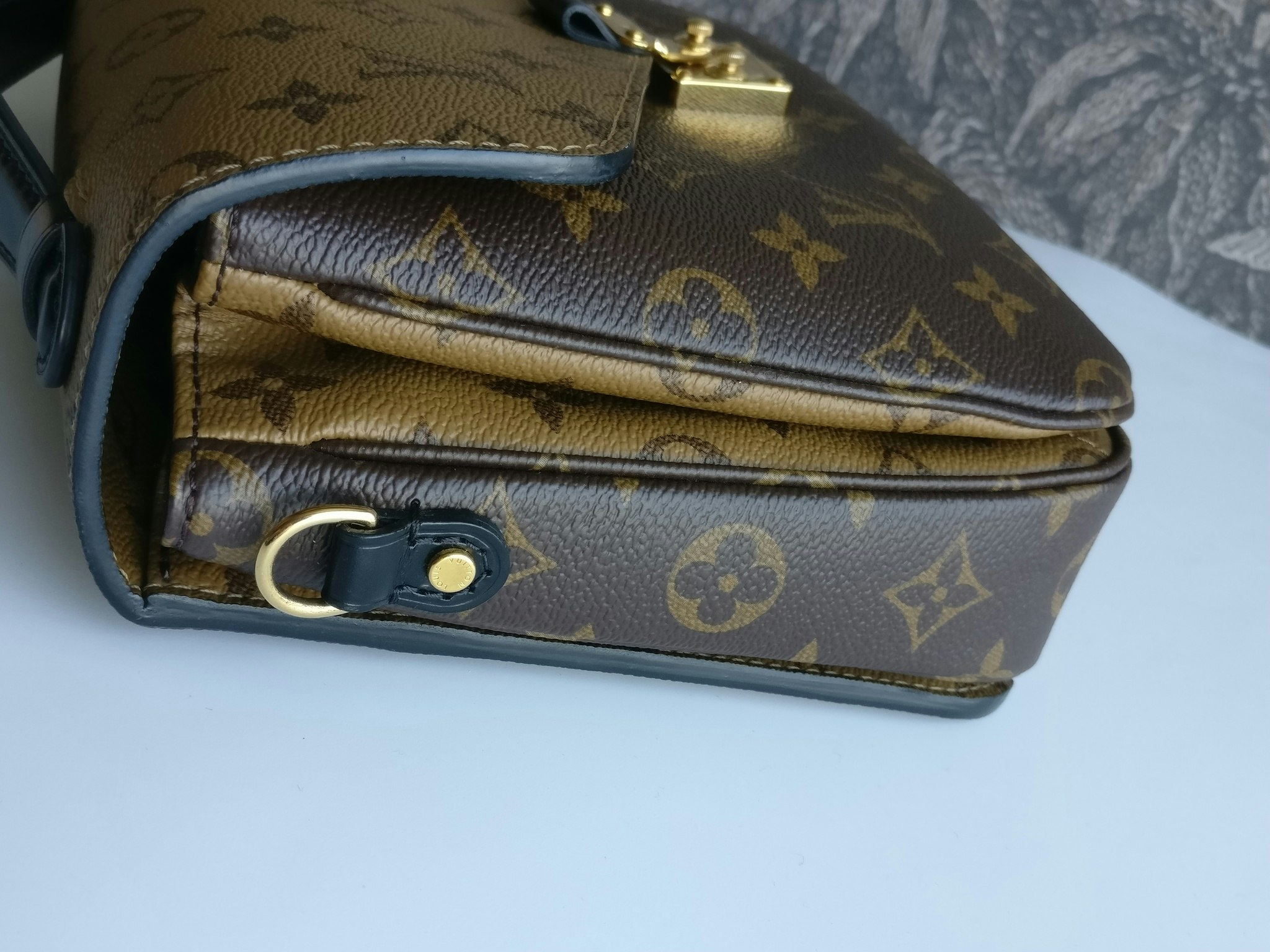 Louis Vuitton Pochette Metis Reverse Monogram