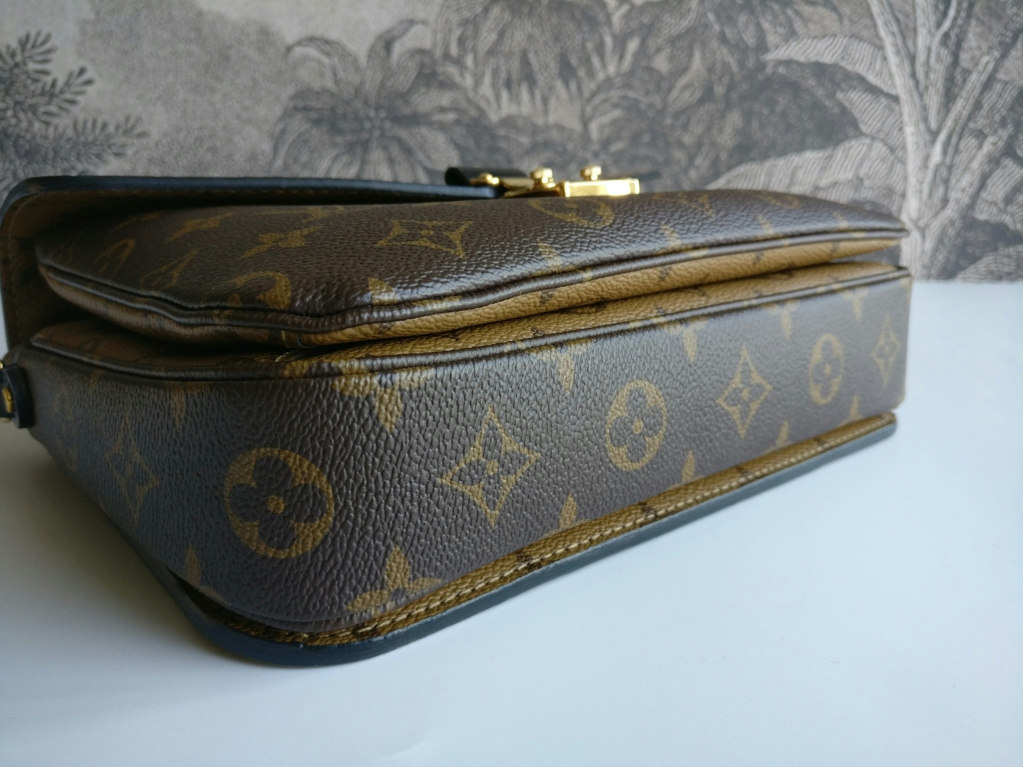 Louis Vuitton Pochette Metis Reverse Monogram
