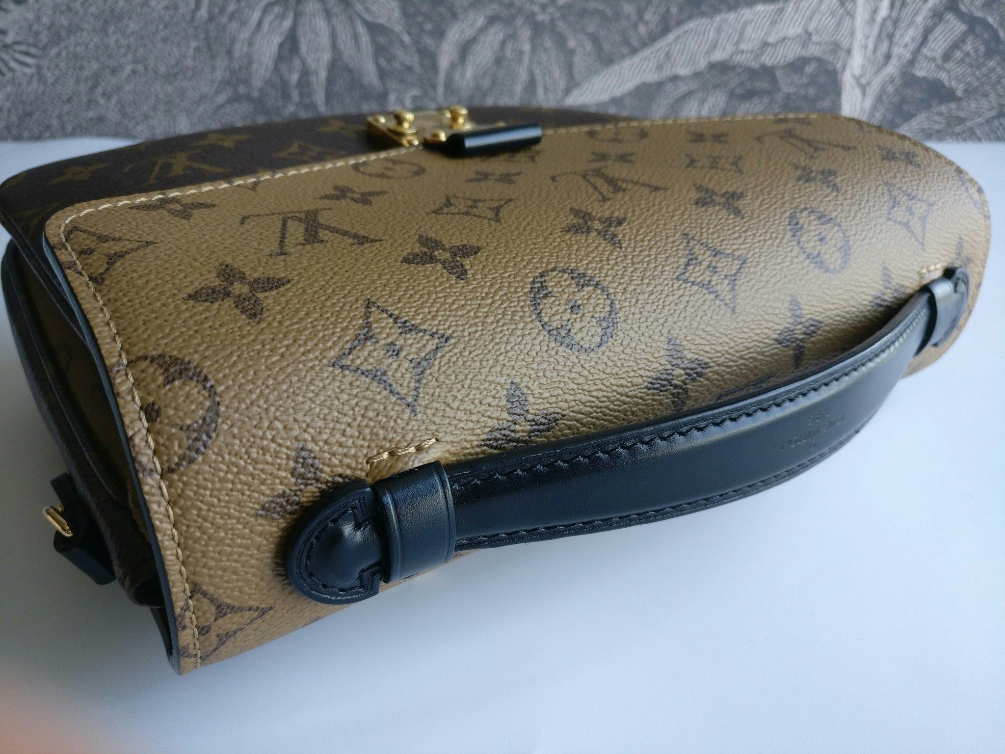 Louis Vuitton Pochette Metis Reverse Monogram