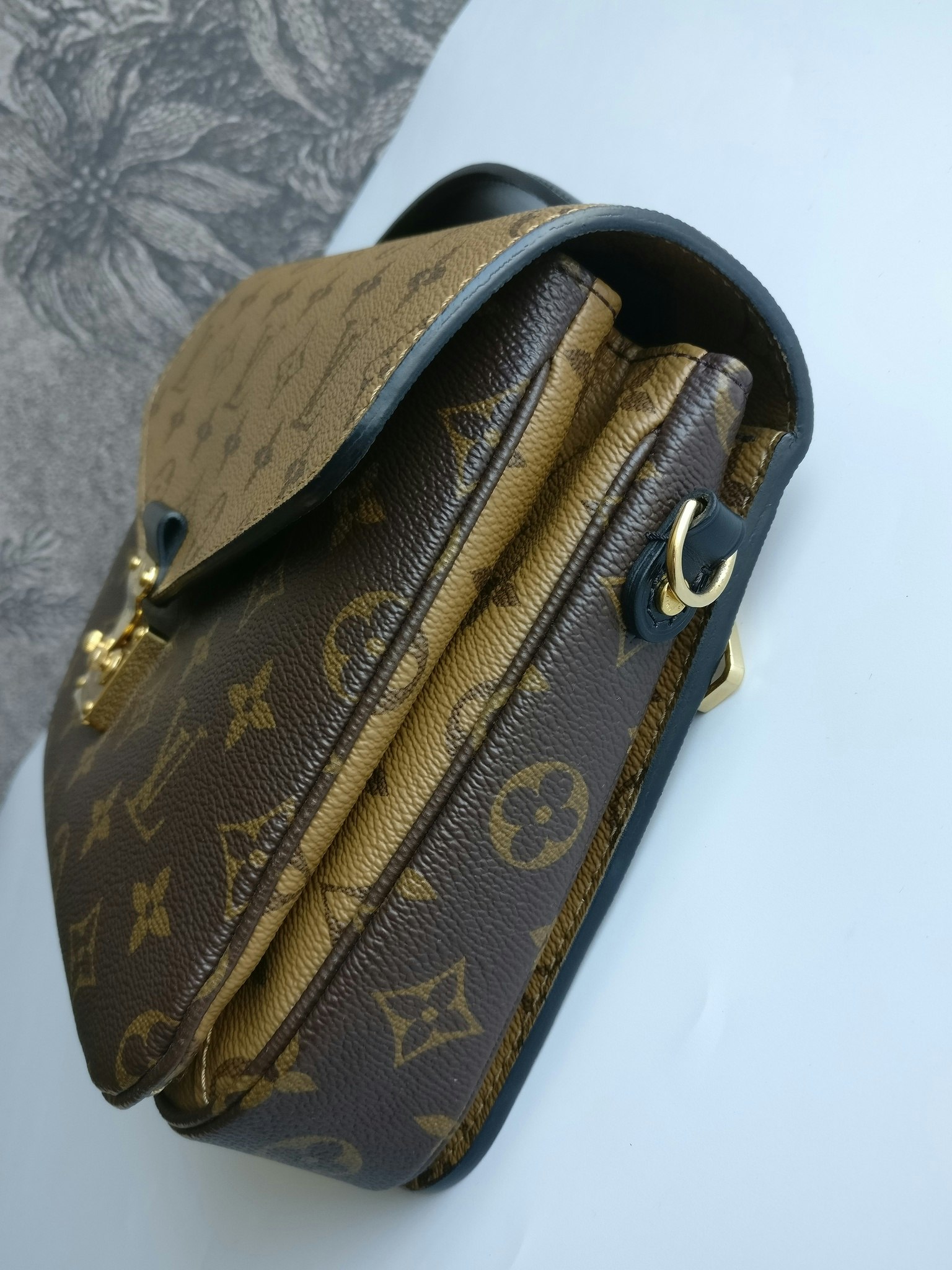 Louis Vuitton Pochette Metis Reverse Monogram