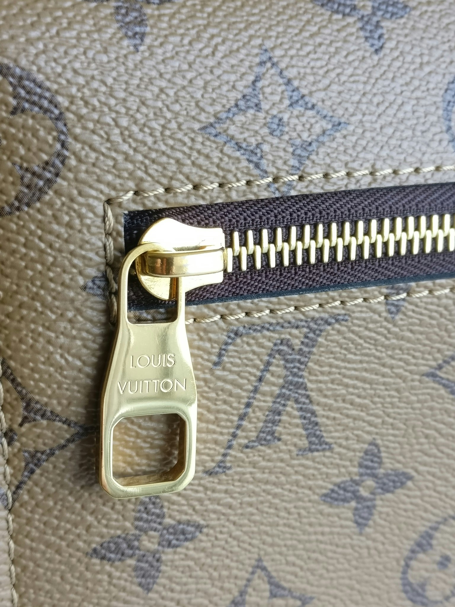 Louis Vuitton Pochette Metis Reverse Monogram