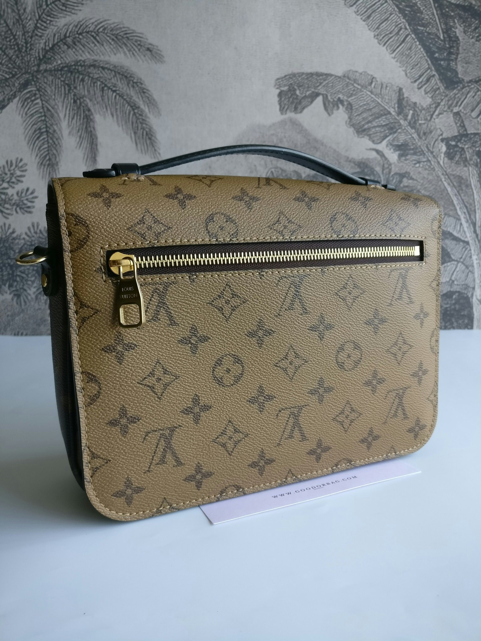 Louis Vuitton Pochette Metis Reverse Monogram