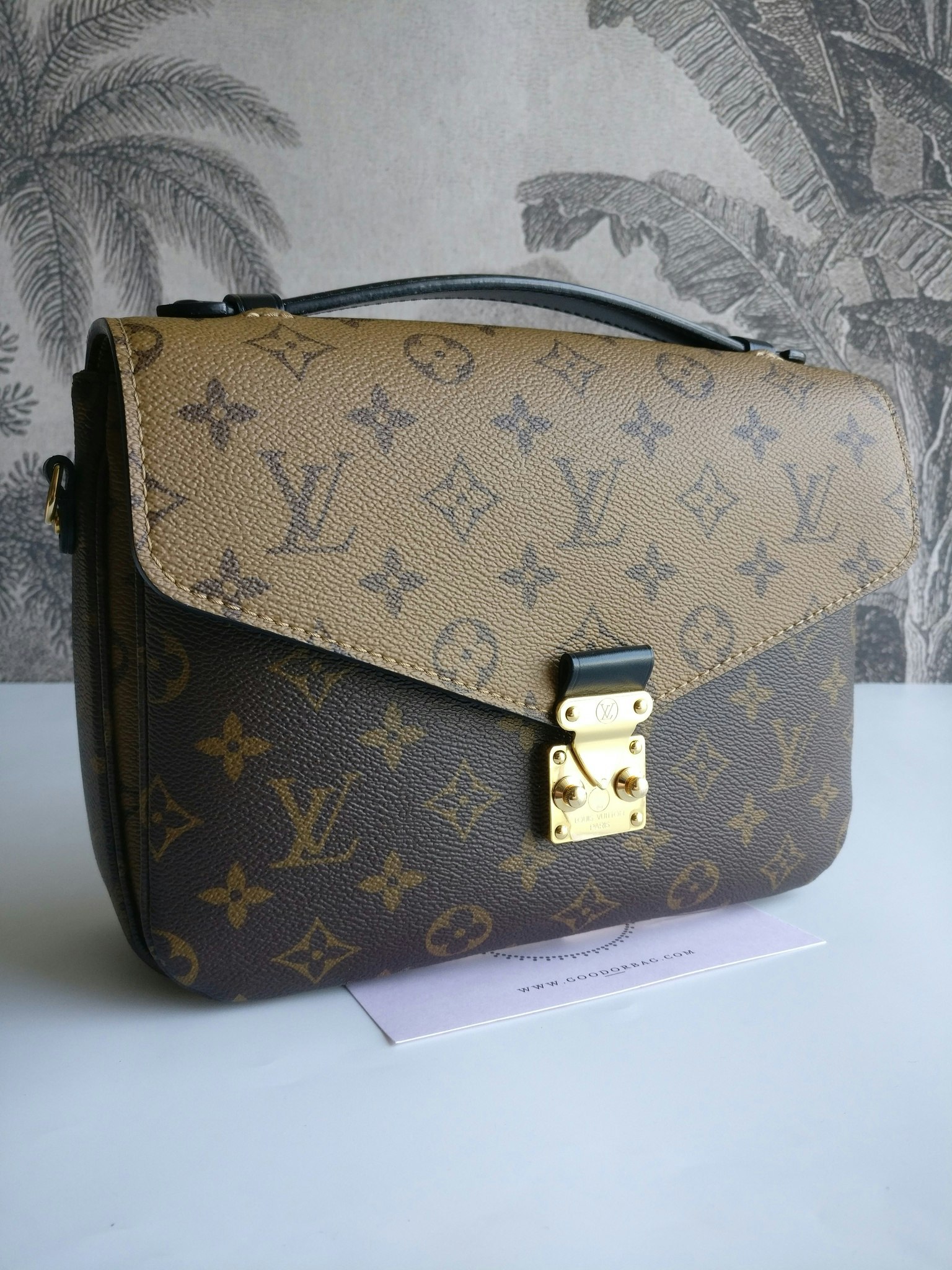 Louis vuitton pochette metis reverse canvas hotsell