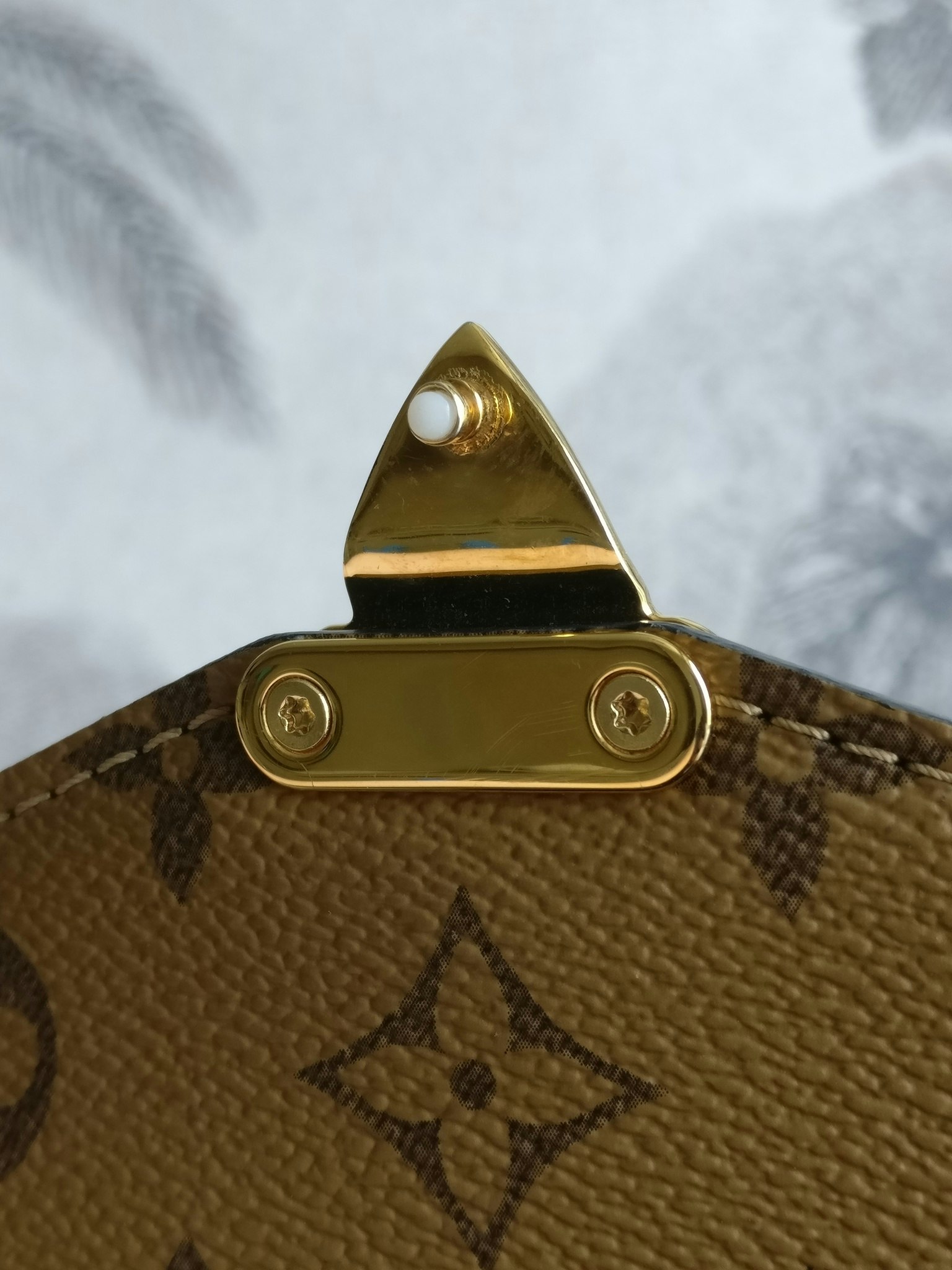 Louis Vuitton Pochette Metis Reverse Monogram