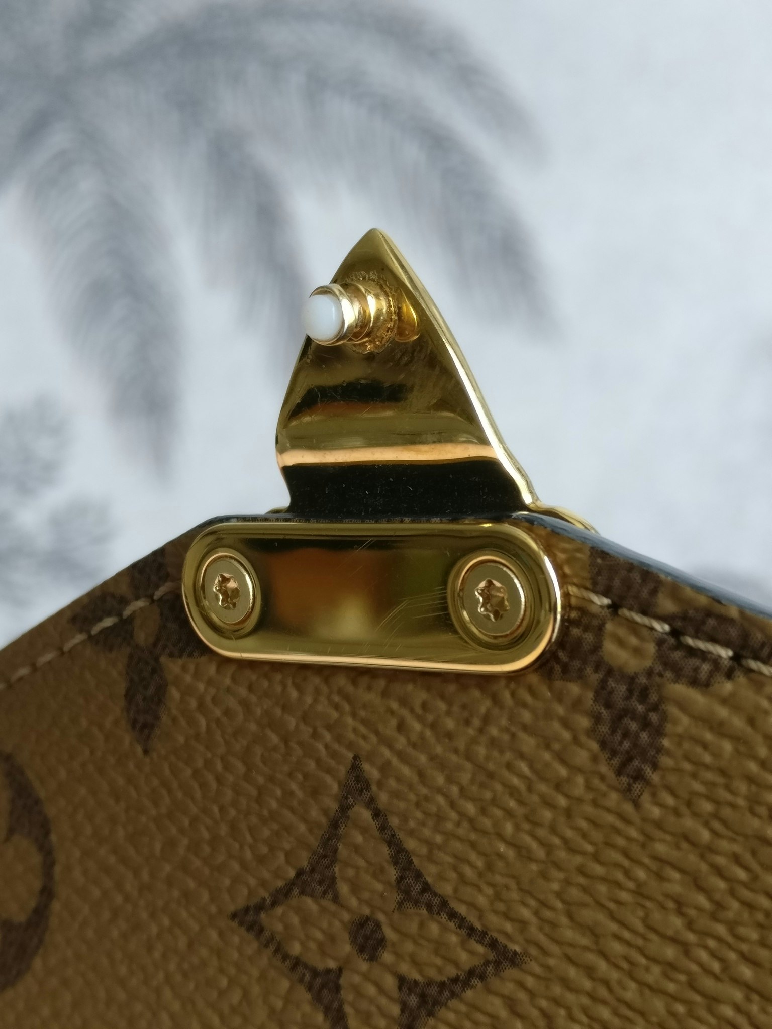 Louis Vuitton Pochette Metis Reverse Monogram