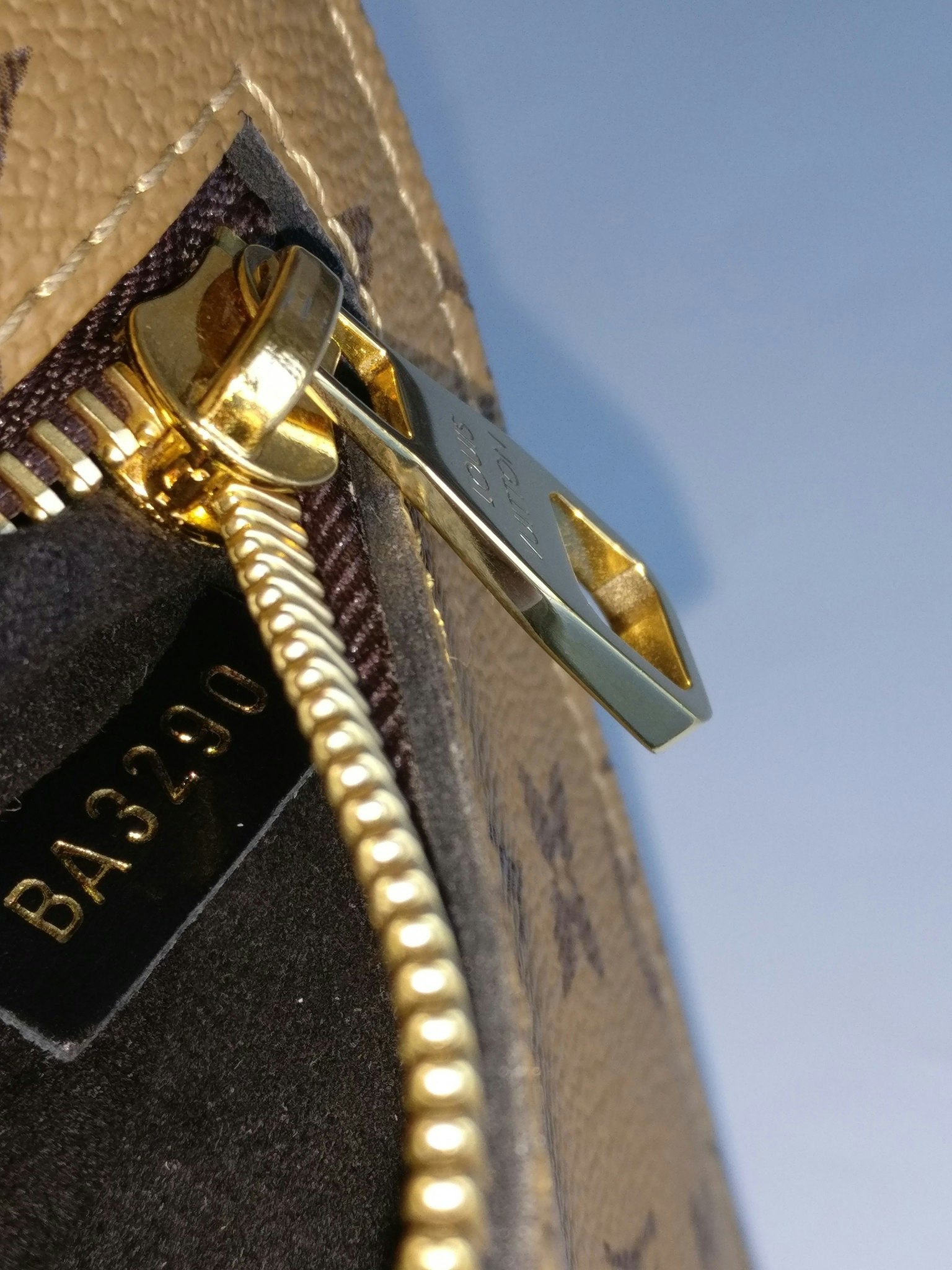 Louis Vuitton Pochette Metis Reverse Monogram
