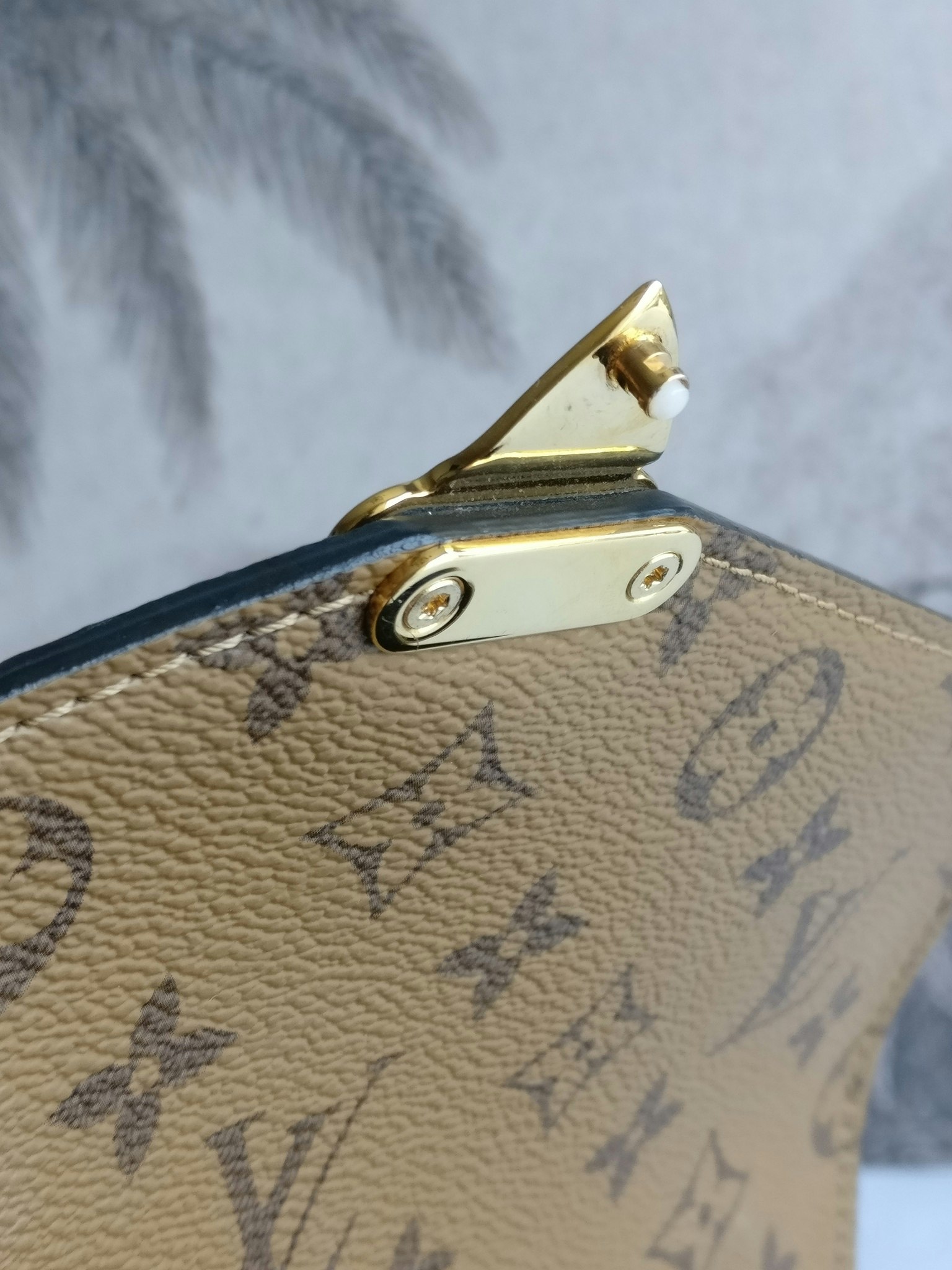 Louis Vuitton Pochette Metis Reverse Monogram