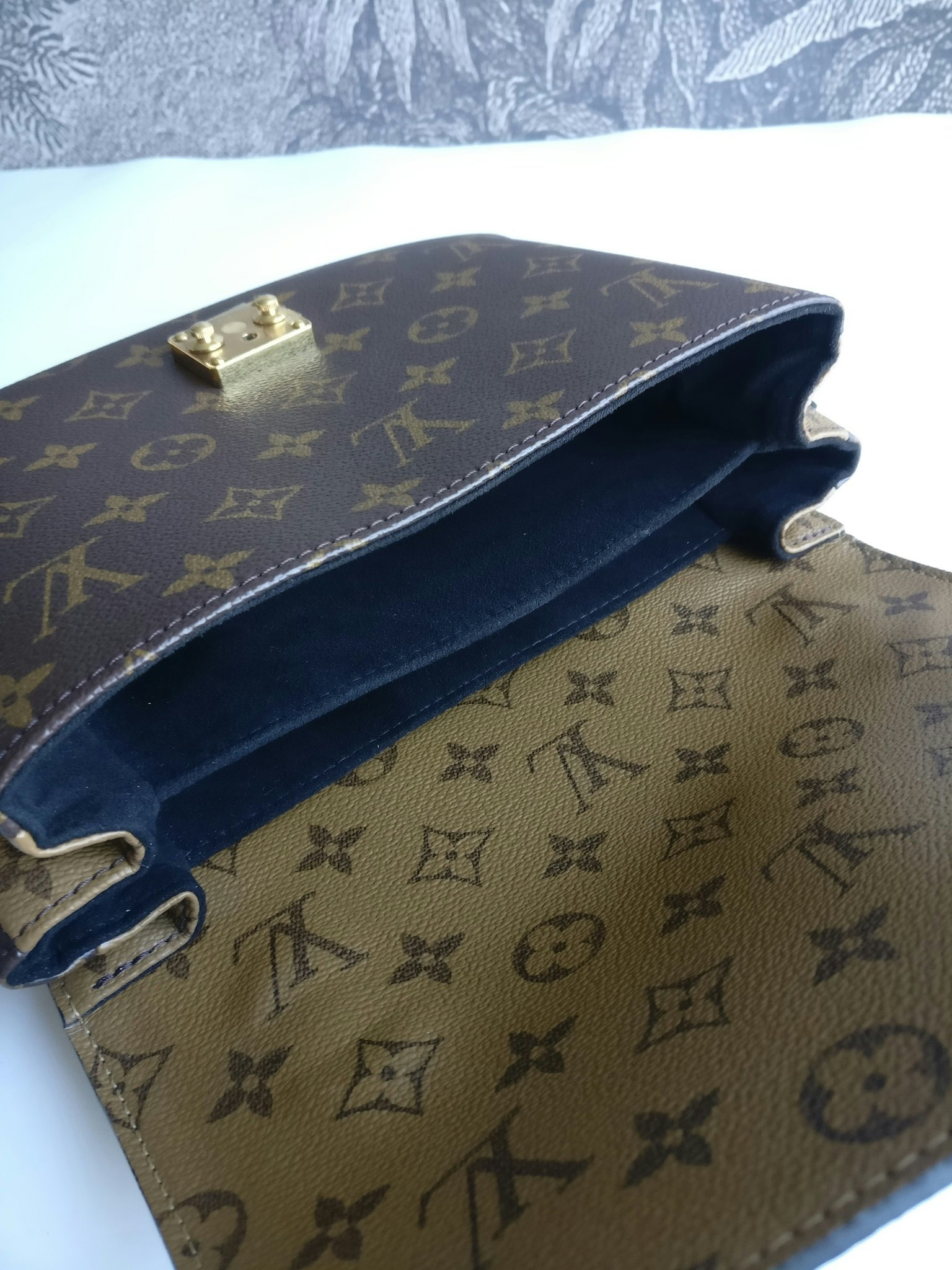 Louis Vuitton Pochette Metis Reverse Monogram