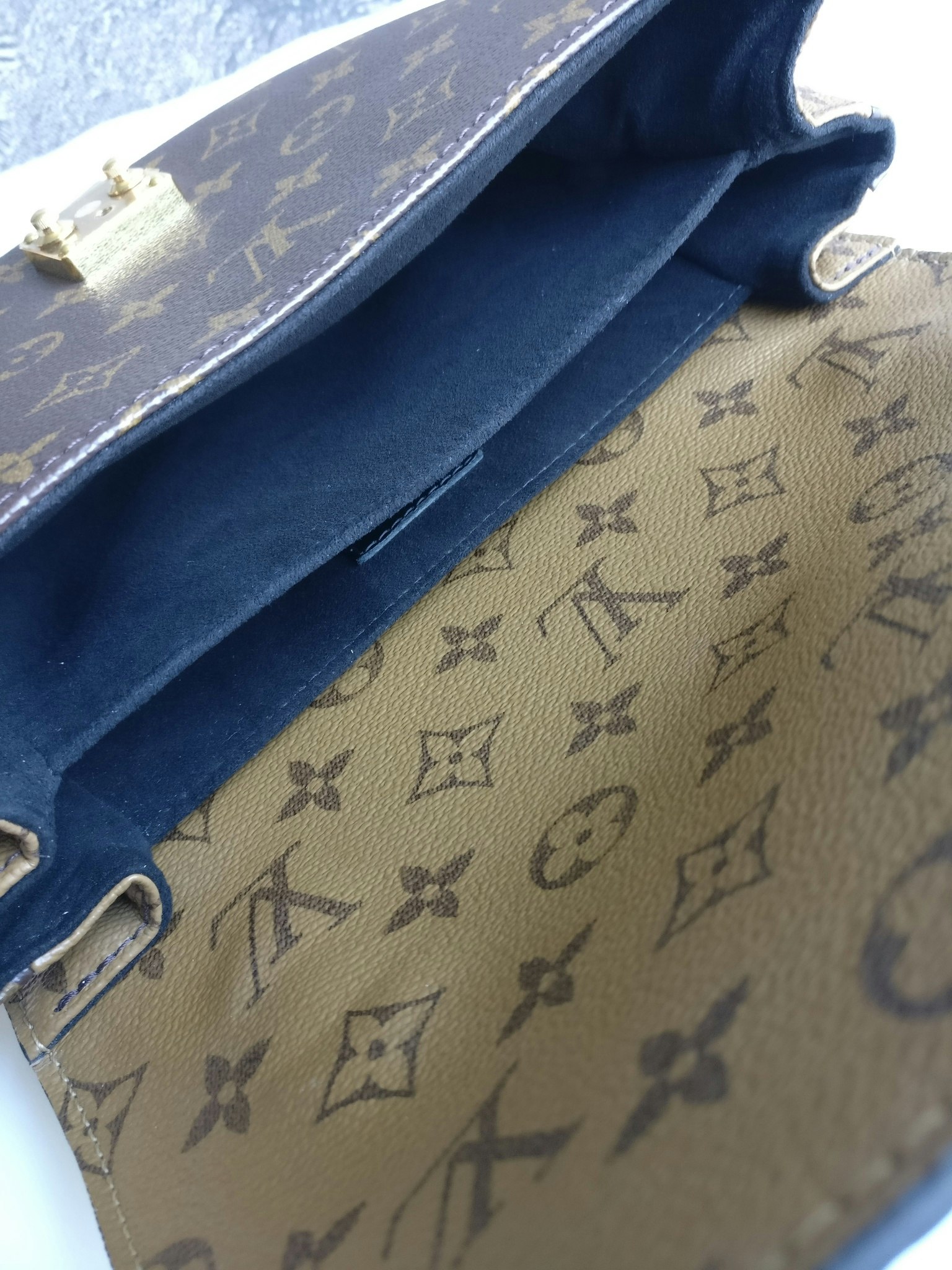 Louis Vuitton Pochette Metis Reverse Monogram