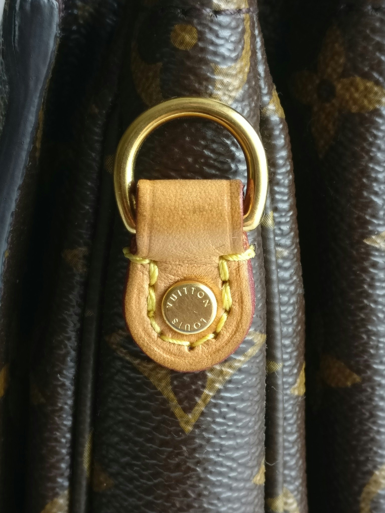 Louis Vuitton Pochette Metis