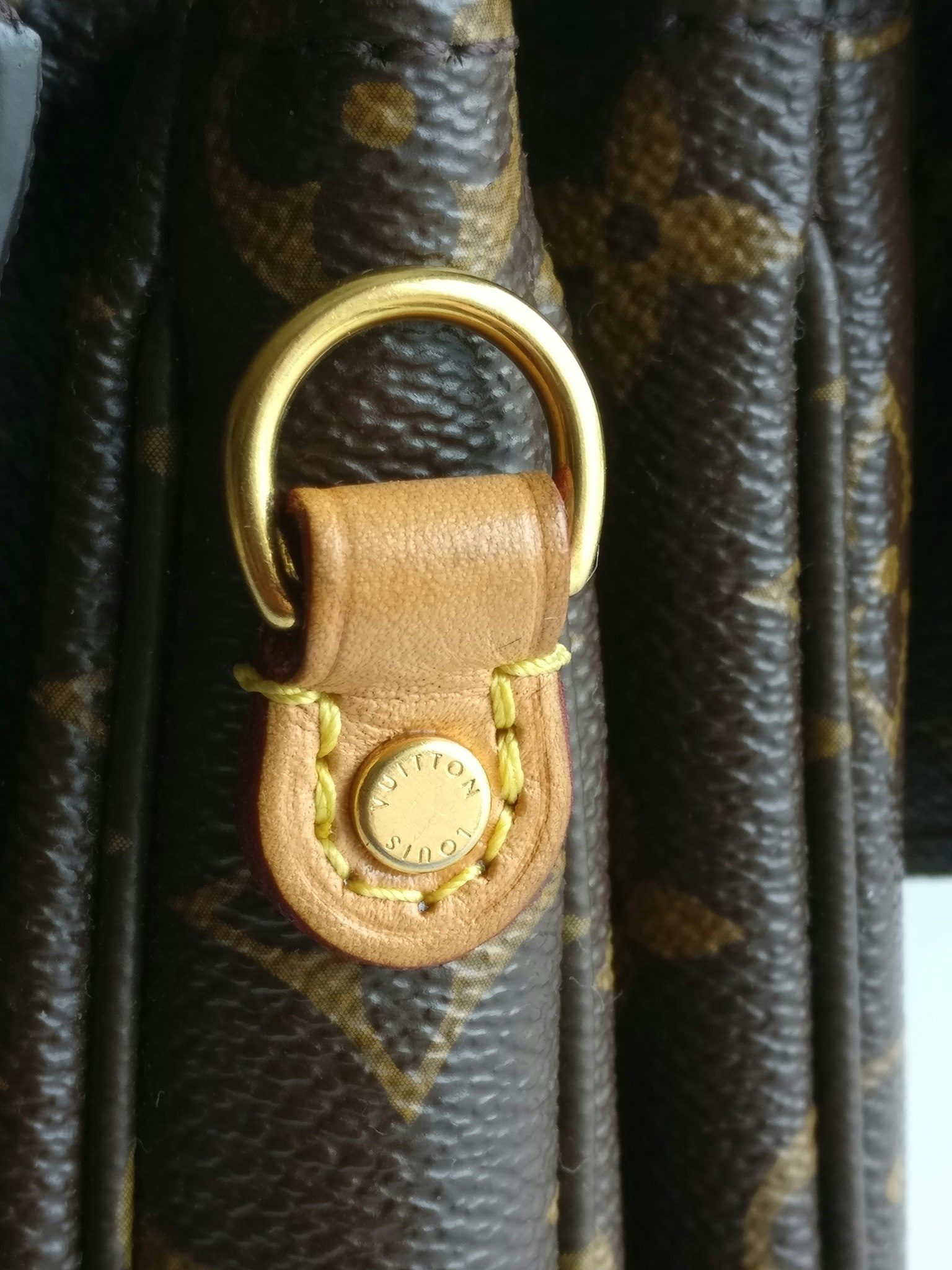 Louis Vuitton Pochette Metis