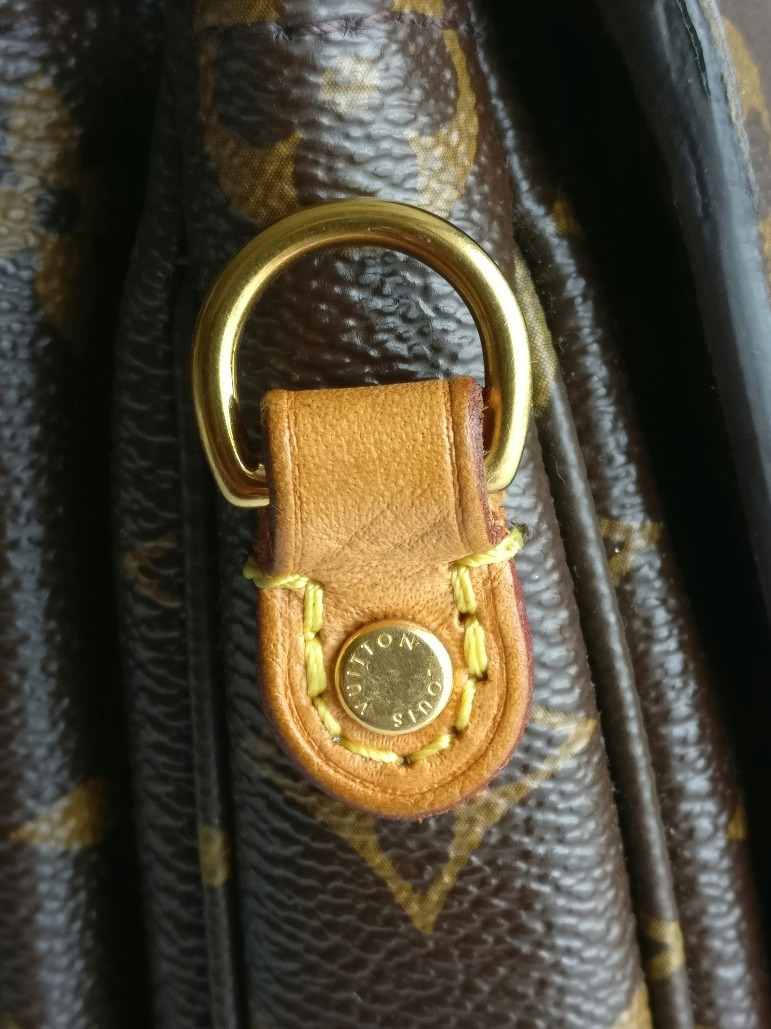 Louis Vuitton Pochette Metis