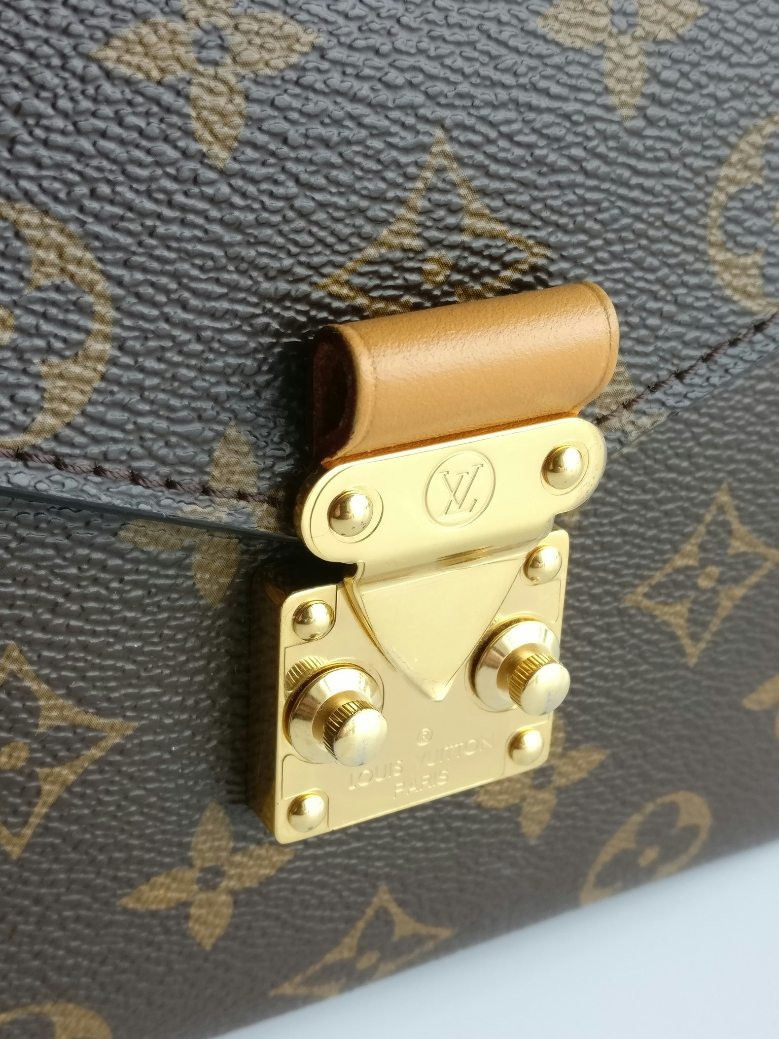 Louis Vuitton Pochette Metis
